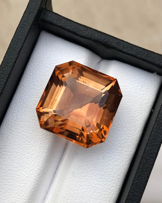 31.40 carats Topaz from Pakistan Loose Gemstone