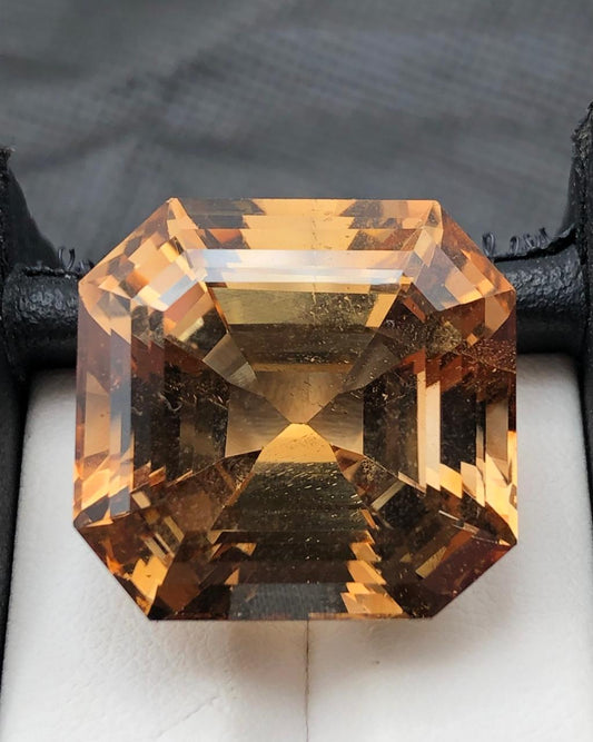 71.22 carats Topaz from Pakistan Loose Gemstone