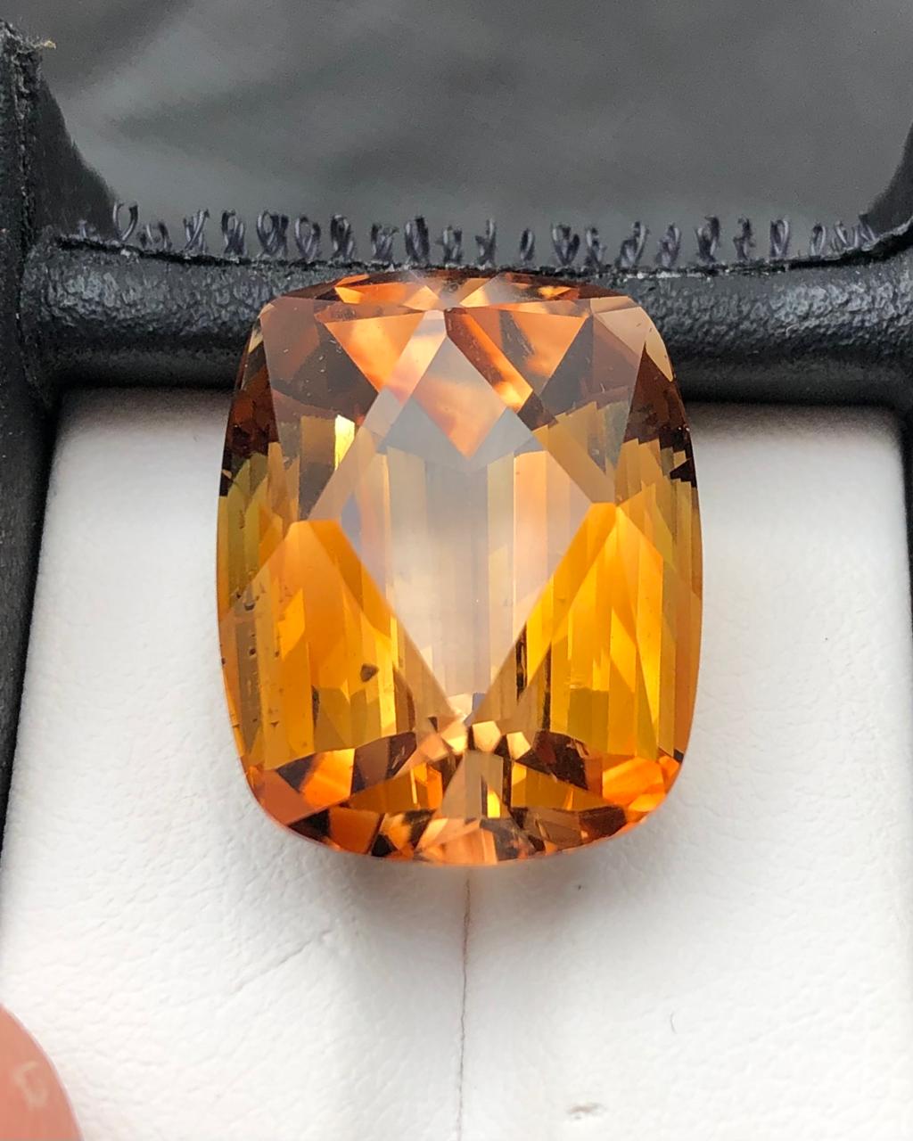 39.85 carats Topaz from Pakistan Loose Gemstone