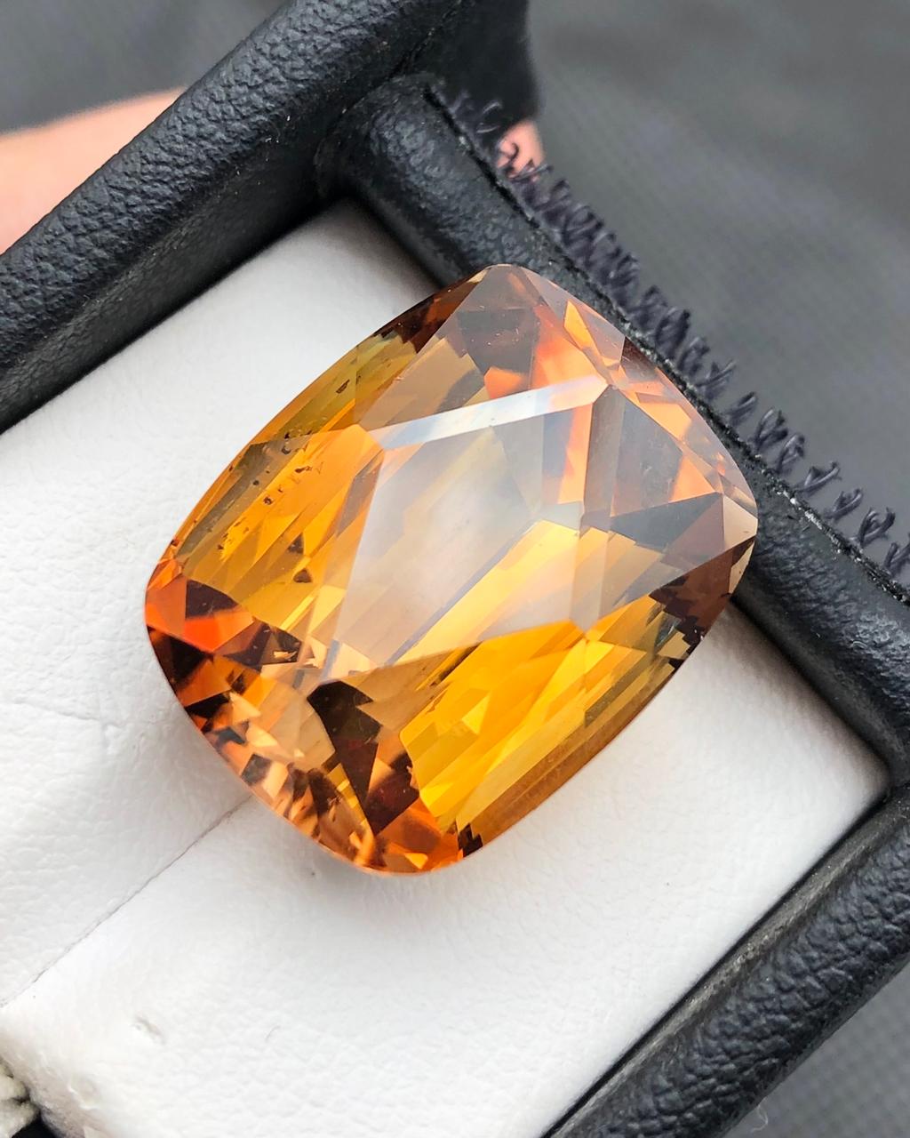 39.85 carats Topaz from Pakistan Loose Gemstone