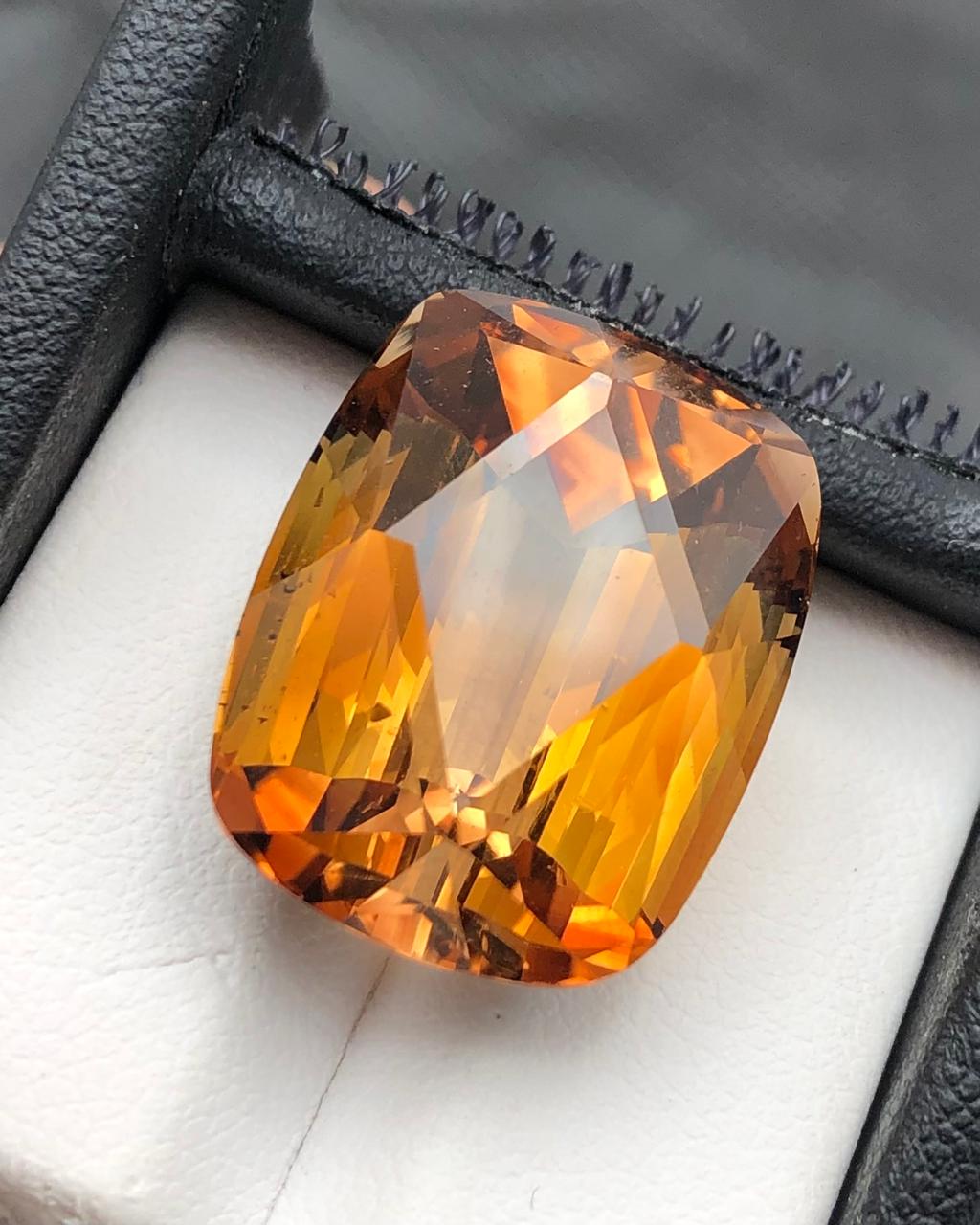 39.85 carats Topaz from Pakistan Loose Gemstone