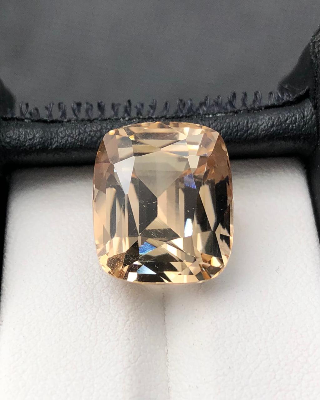 21.55 carats Topaz from Pakistan Loose Gemstone