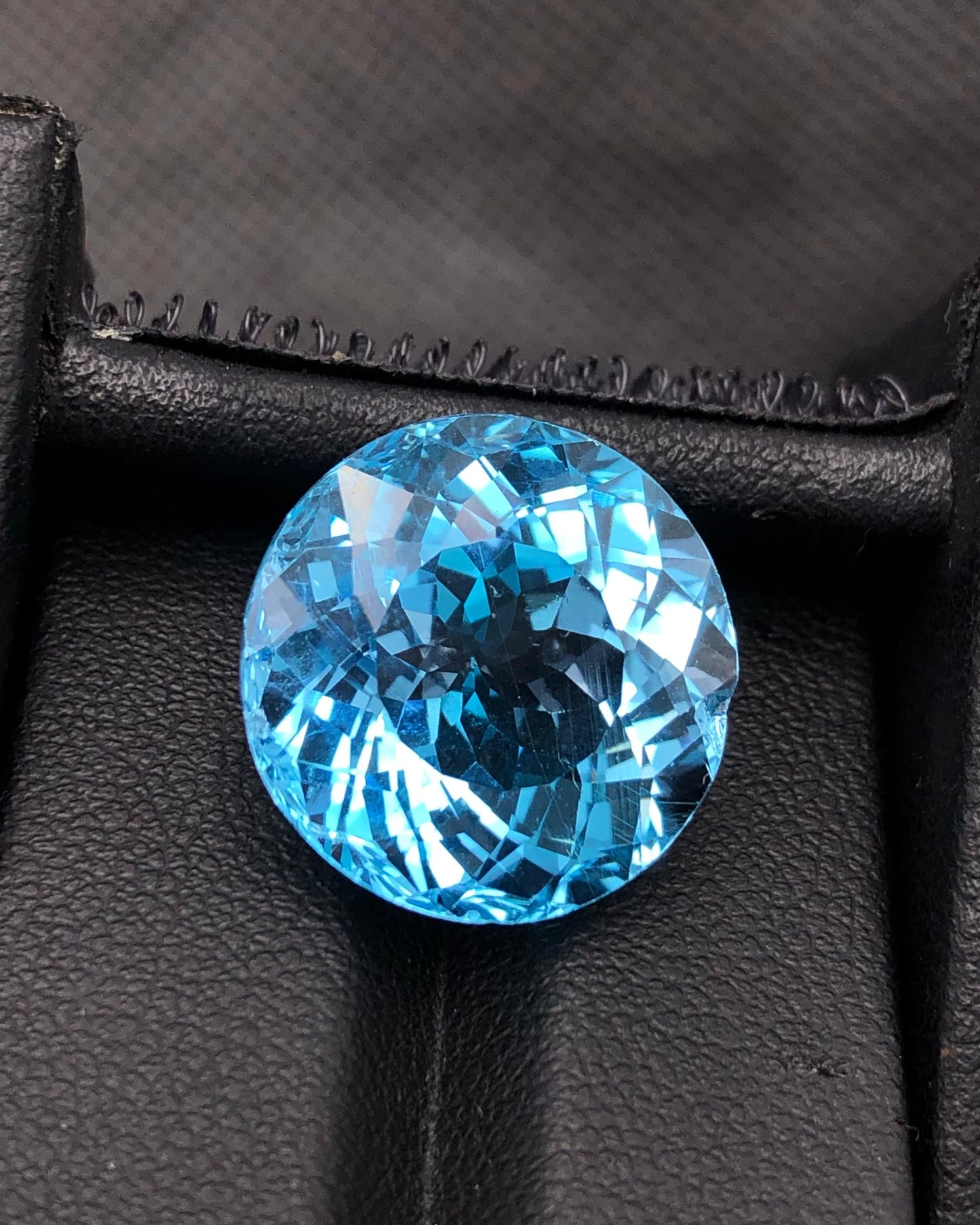 24.38 carats Swiss Topaz from Africa Loose Gemstone