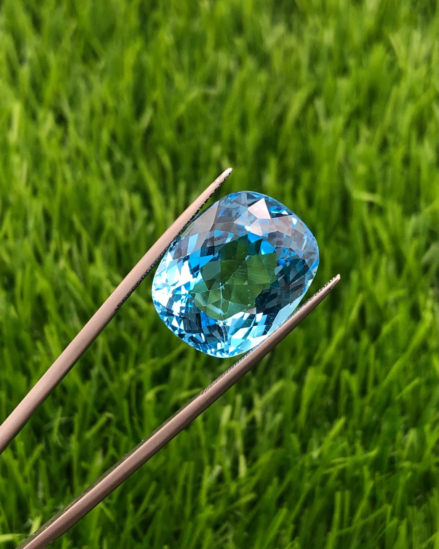 28.50 carats Swiss Topaz from Africa Loose Gemstone