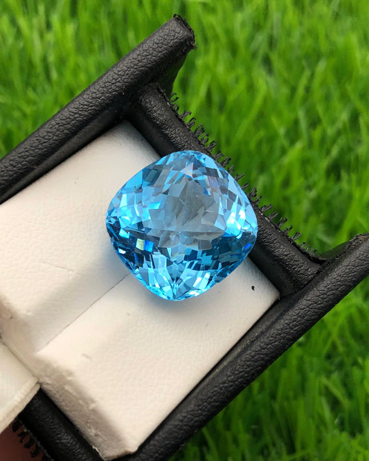 26.65 carats Swiss Topaz From Africa Loose Gemstone