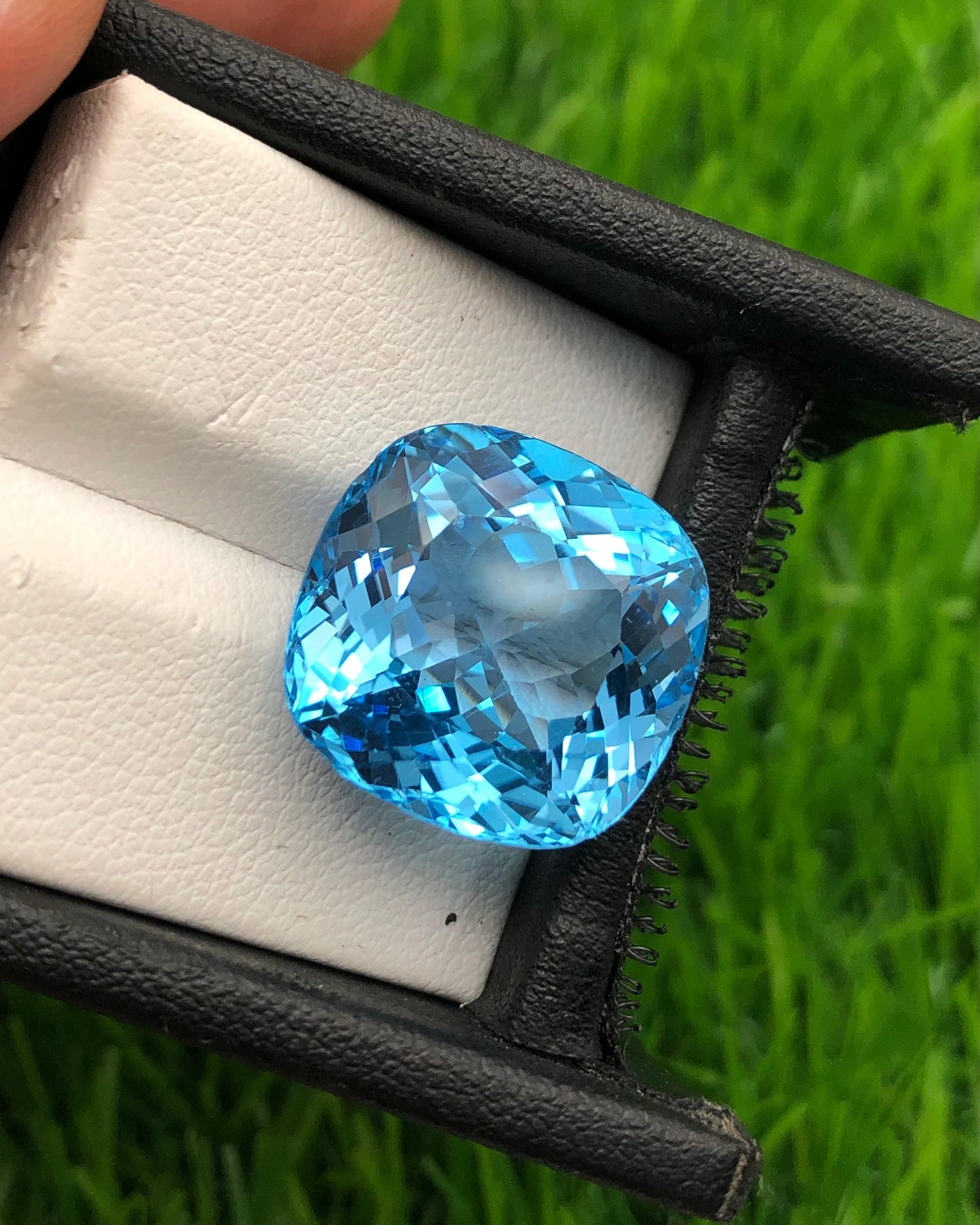 26.65 carats Swiss Topaz From Africa Loose Gemstone