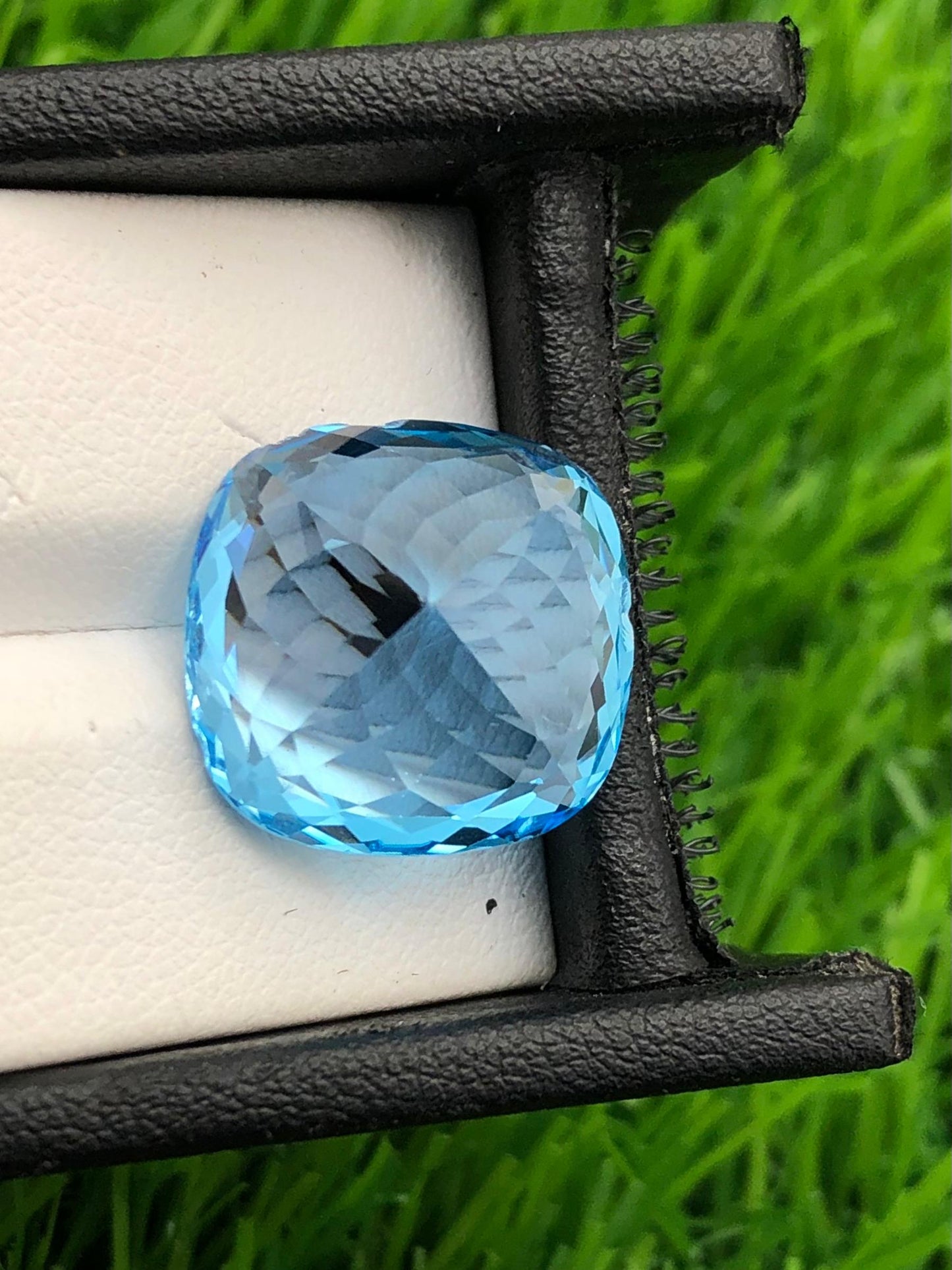 26.65 carats Swiss Topaz From Africa Loose Gemstone