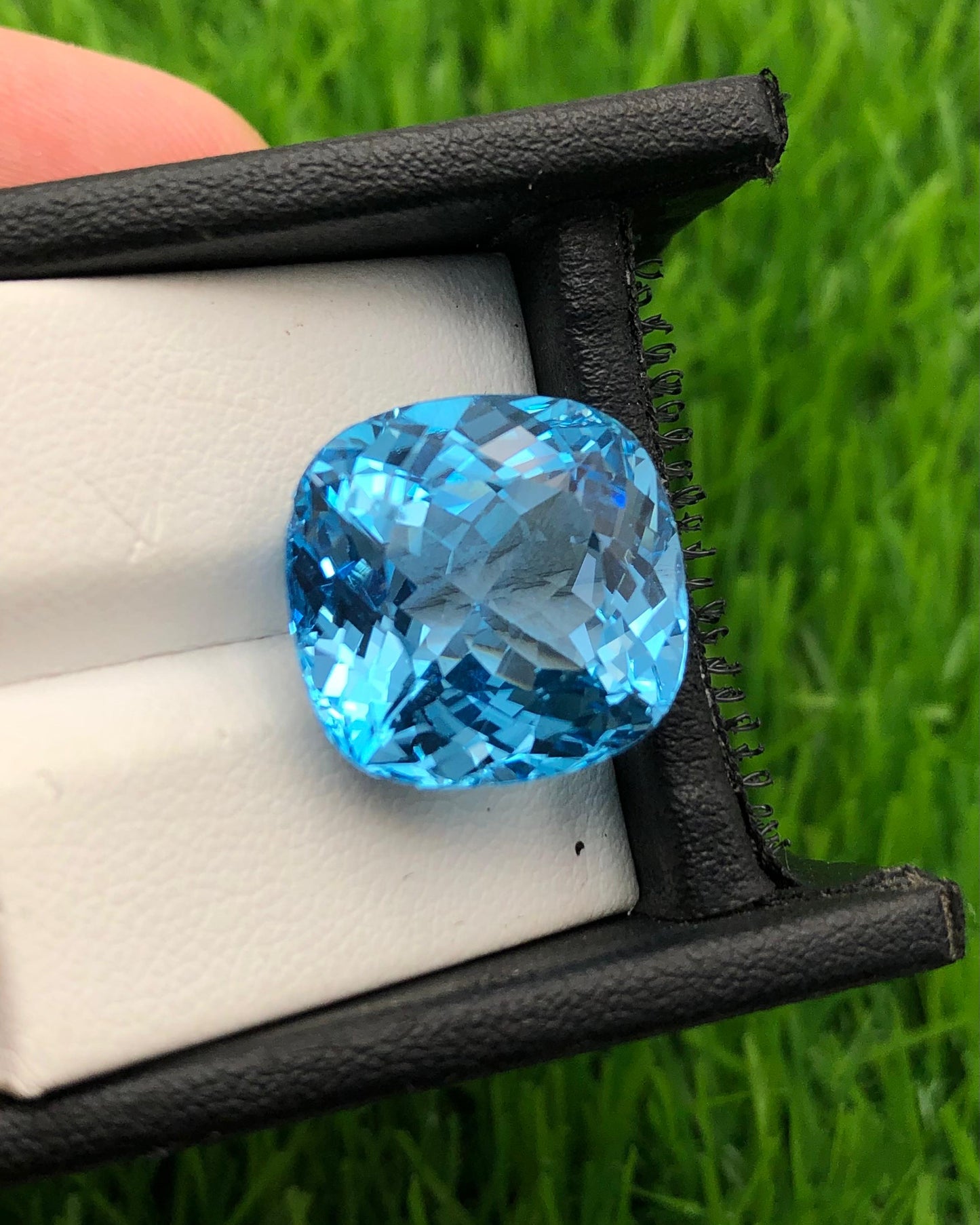 26.65 carats Swiss Topaz From Africa Loose Gemstone