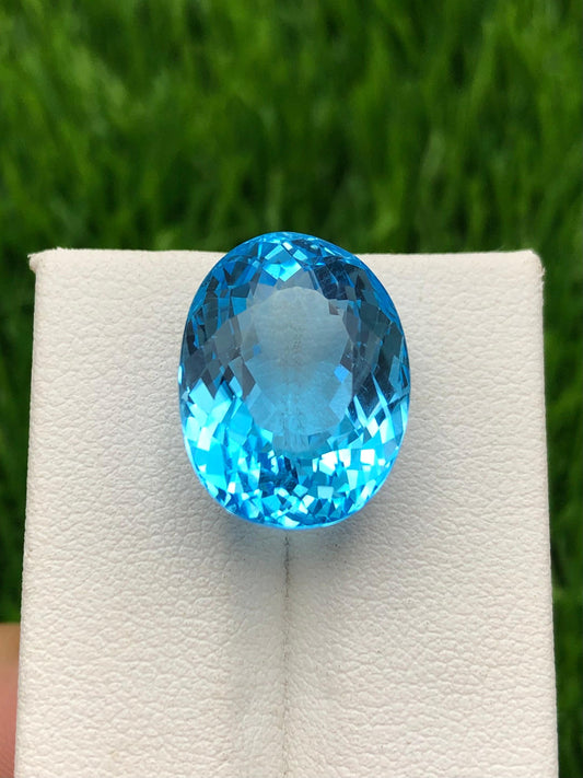 22.10 carats Swiss Topaz from Africa Loose Gemstone