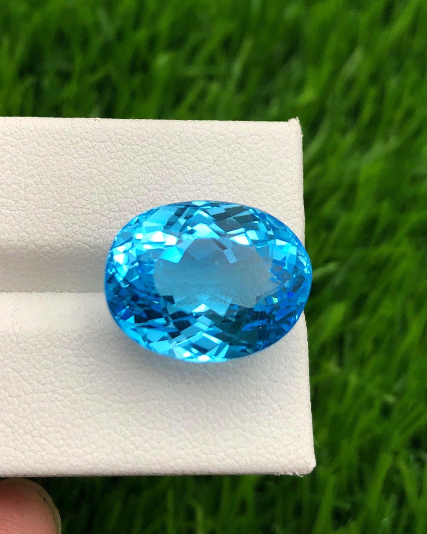 22.10 carats Swiss Topaz from Africa Loose Gemstone