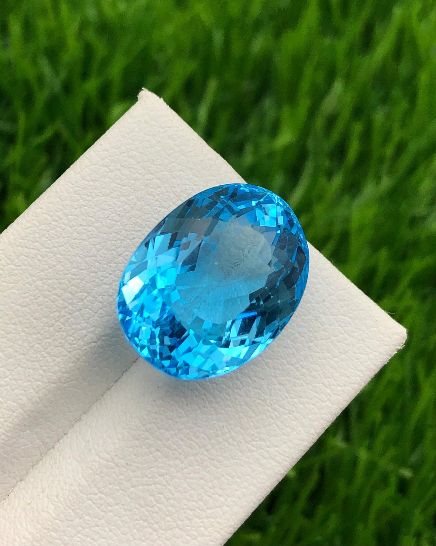 22.10 carats Swiss Topaz from Africa Loose Gemstone