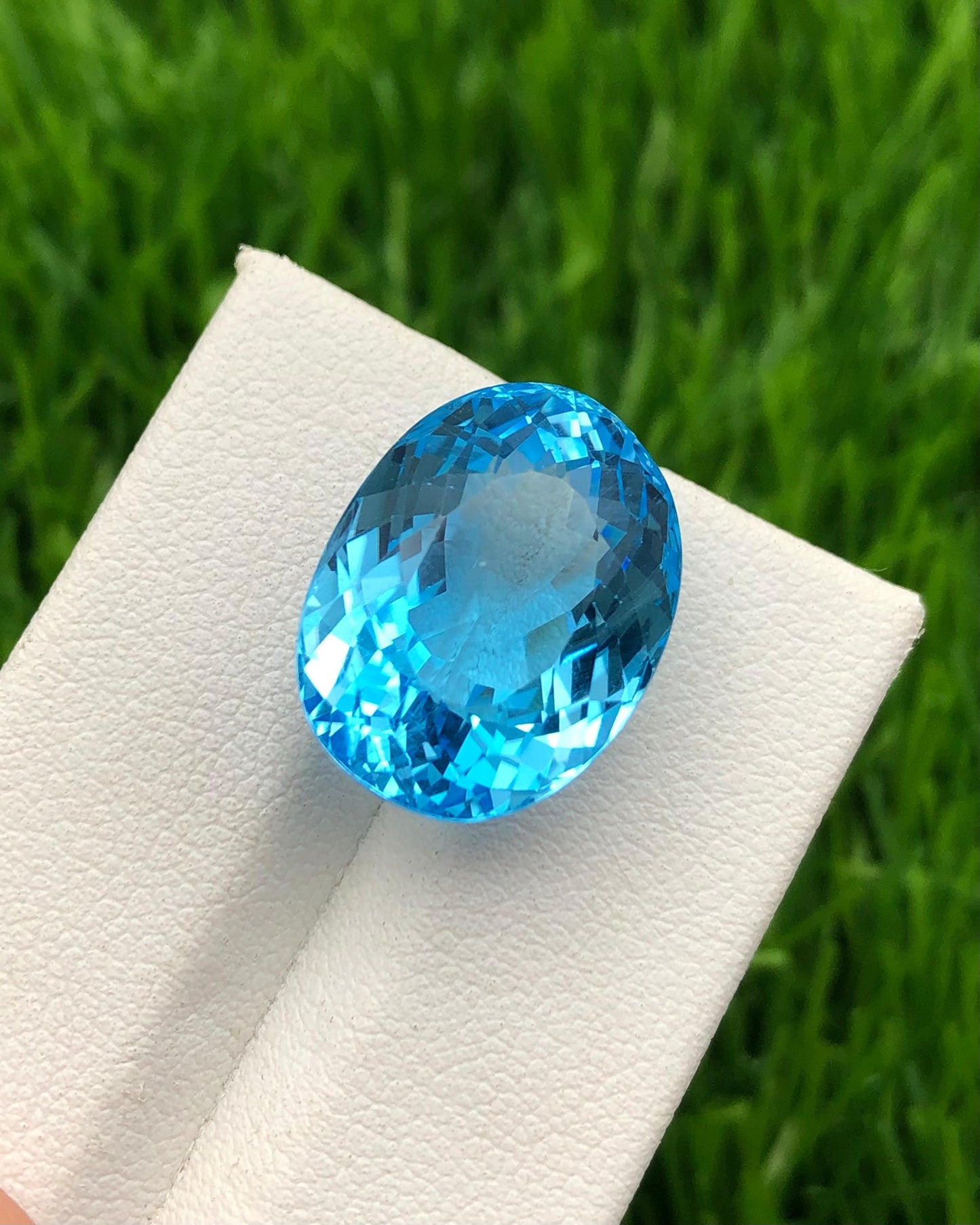 22.10 carats Swiss Topaz from Africa Loose Gemstone