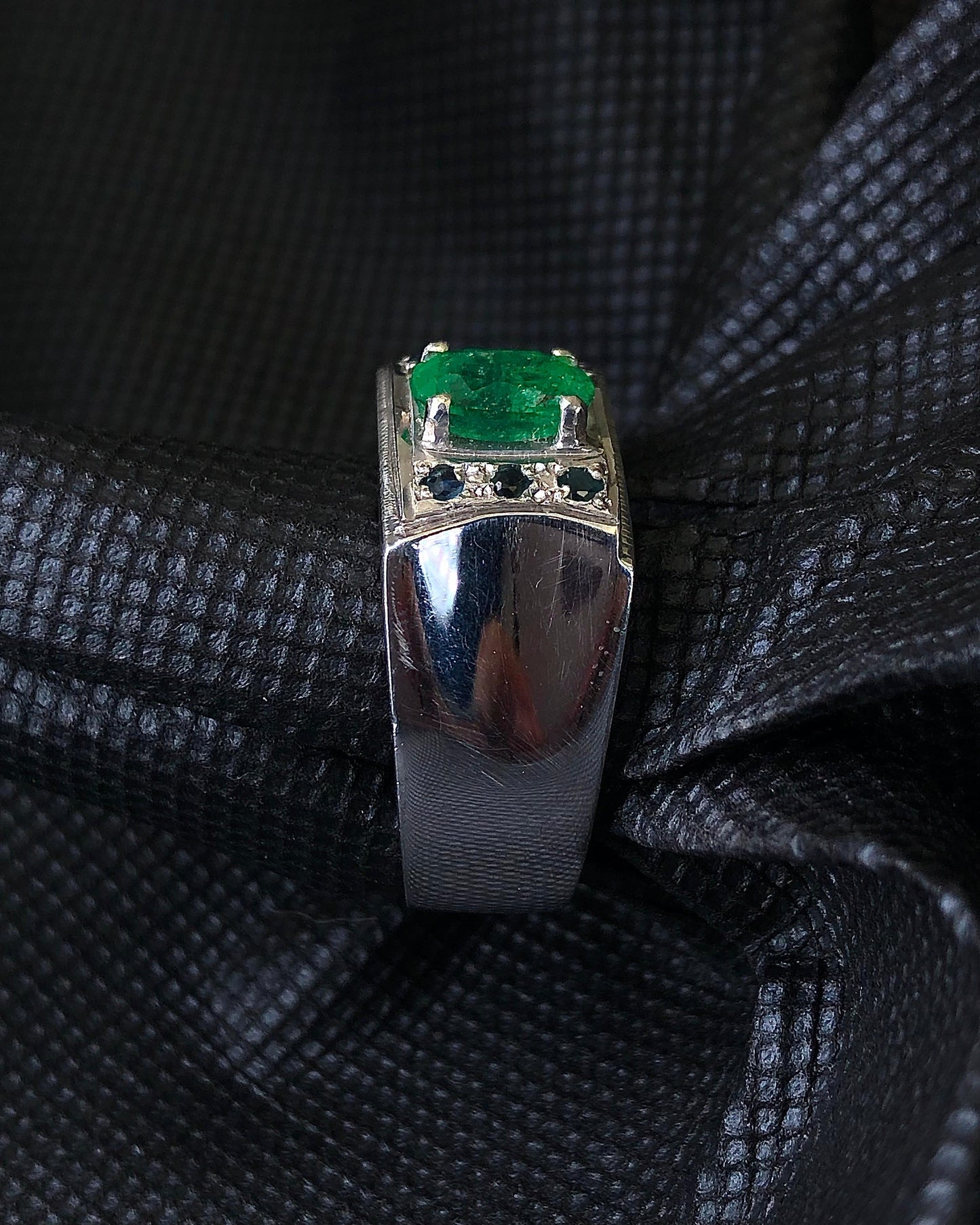 69.92 Carats Hand Made Natural Beautiful Emerald Ring With Tanzanite Stone for Men