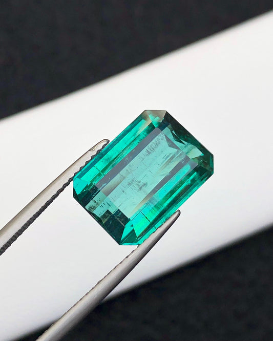 7.89 carats Emerald From Zambia Loose Gemstone