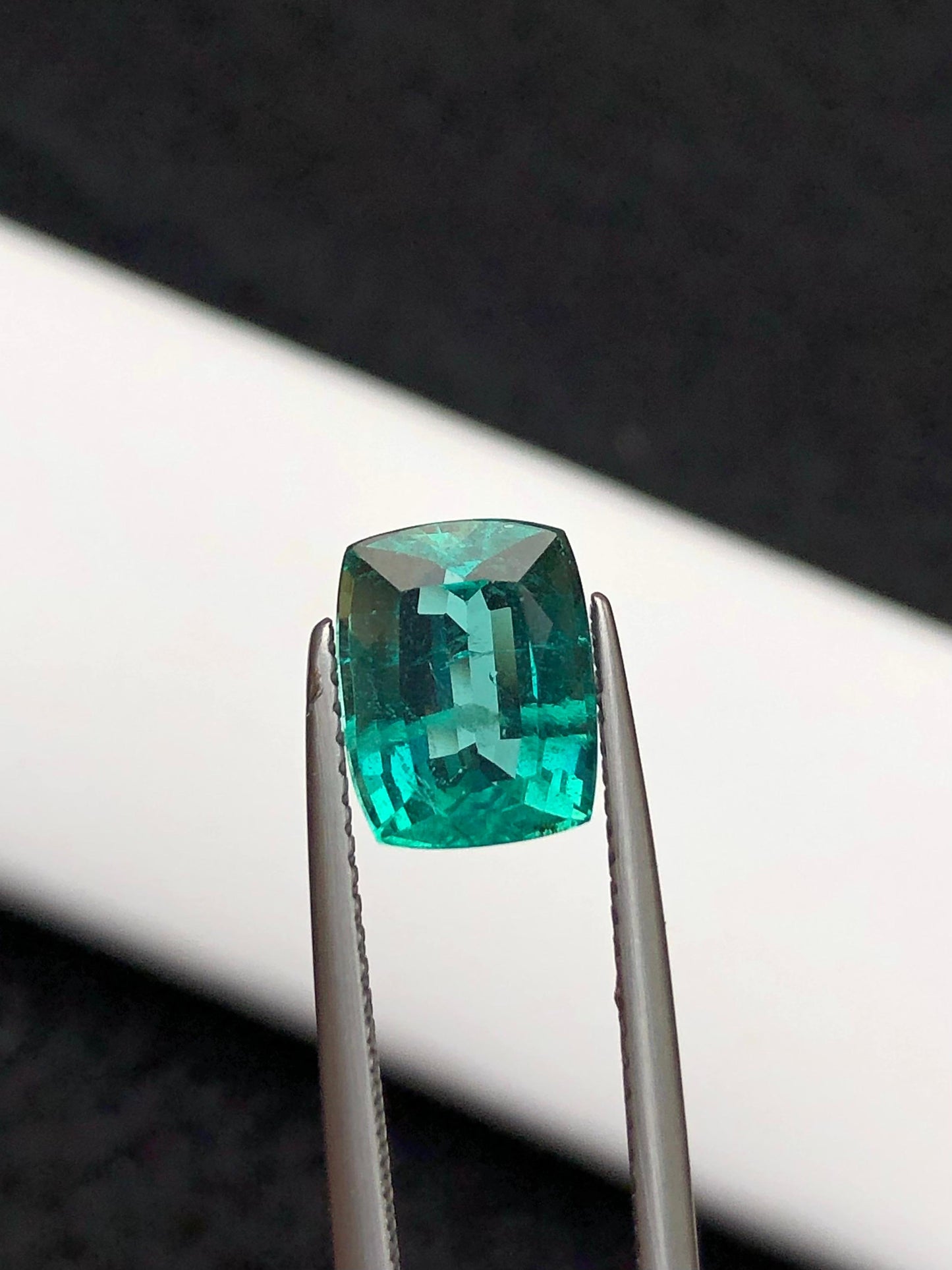 2.59 carats Emerald from Zambia Loose Gemstone