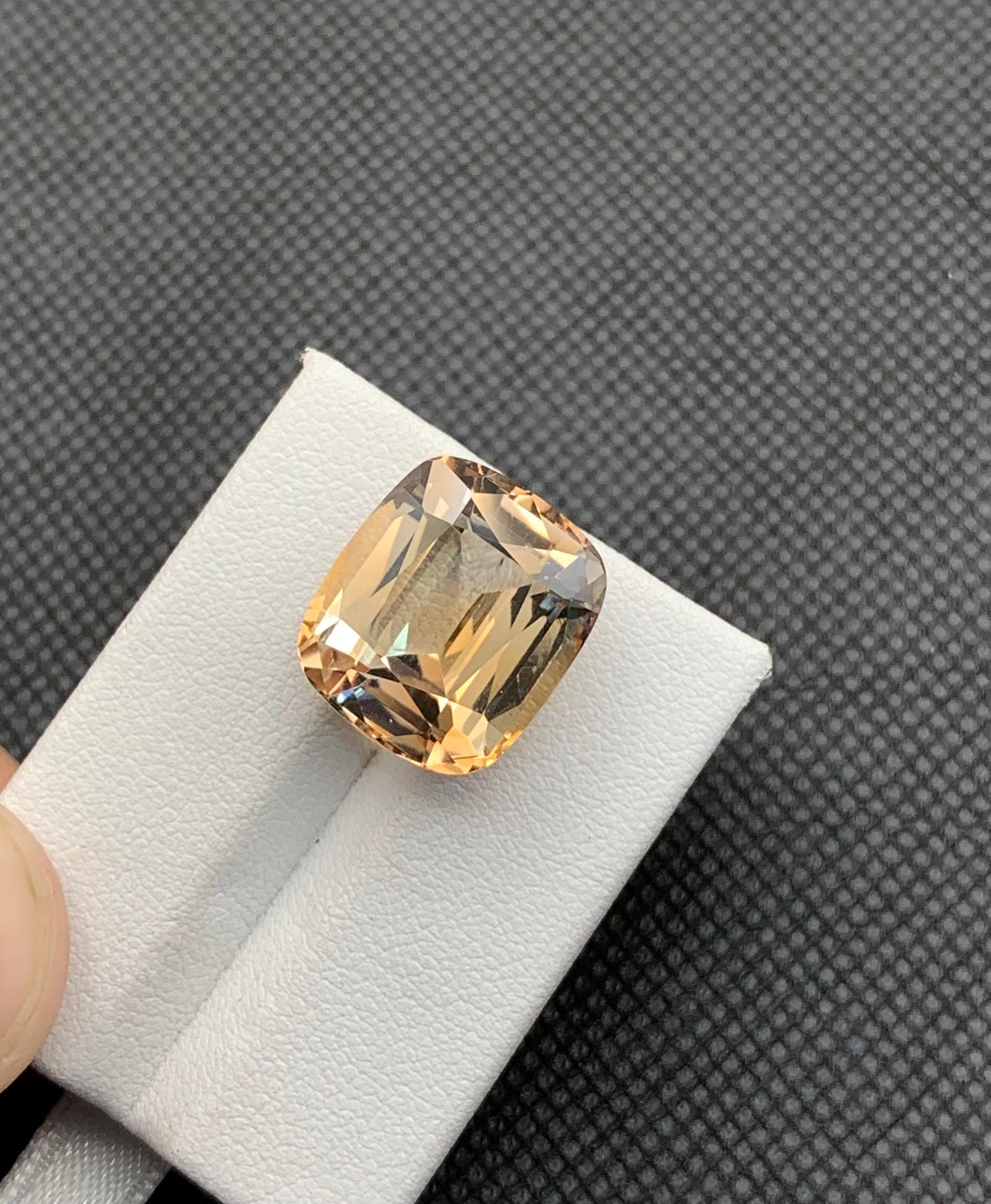 20.13 carats Topaz from Pakistan Loose Gemstone