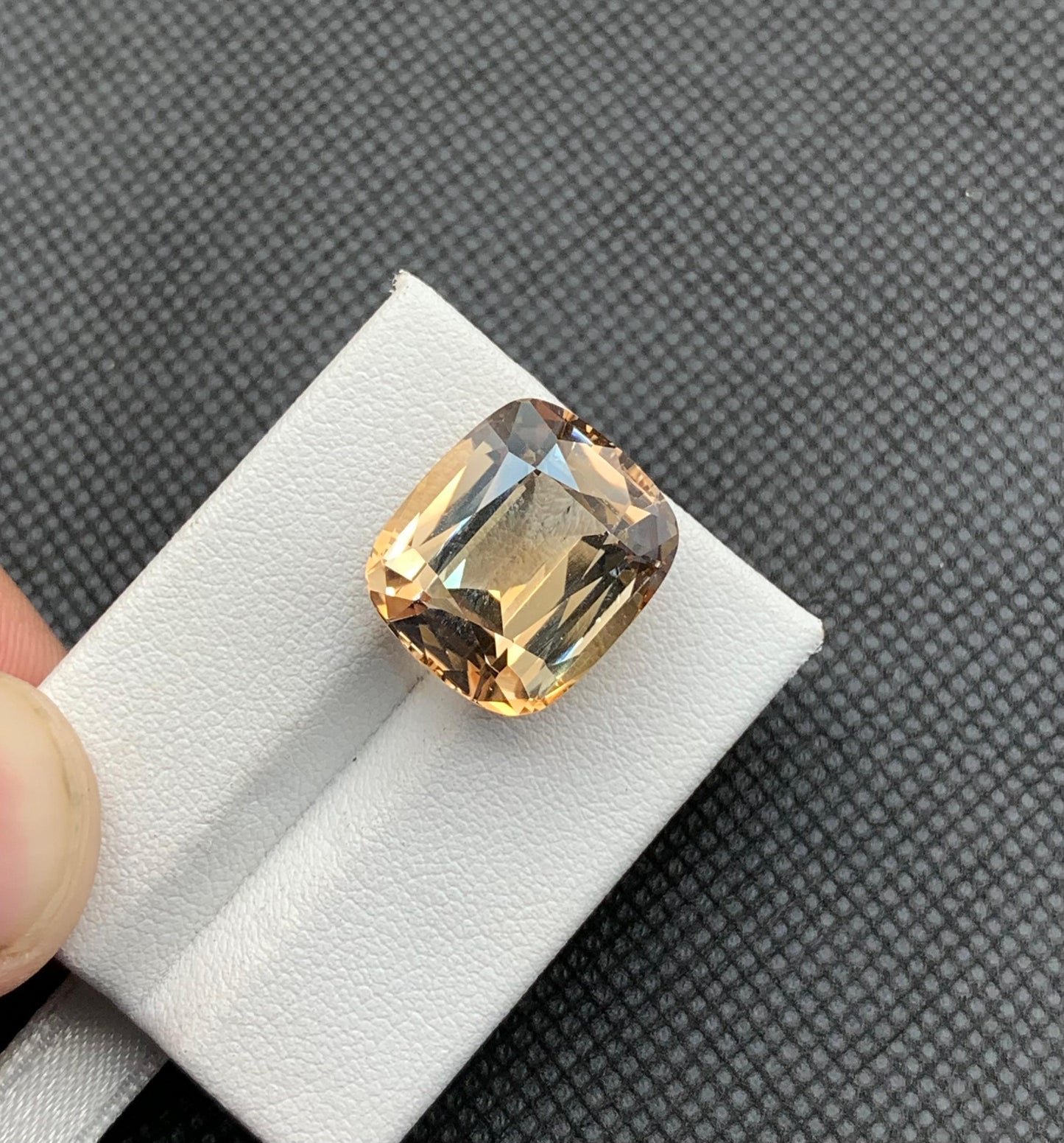 20.13 carats Topaz from Pakistan Loose Gemstone