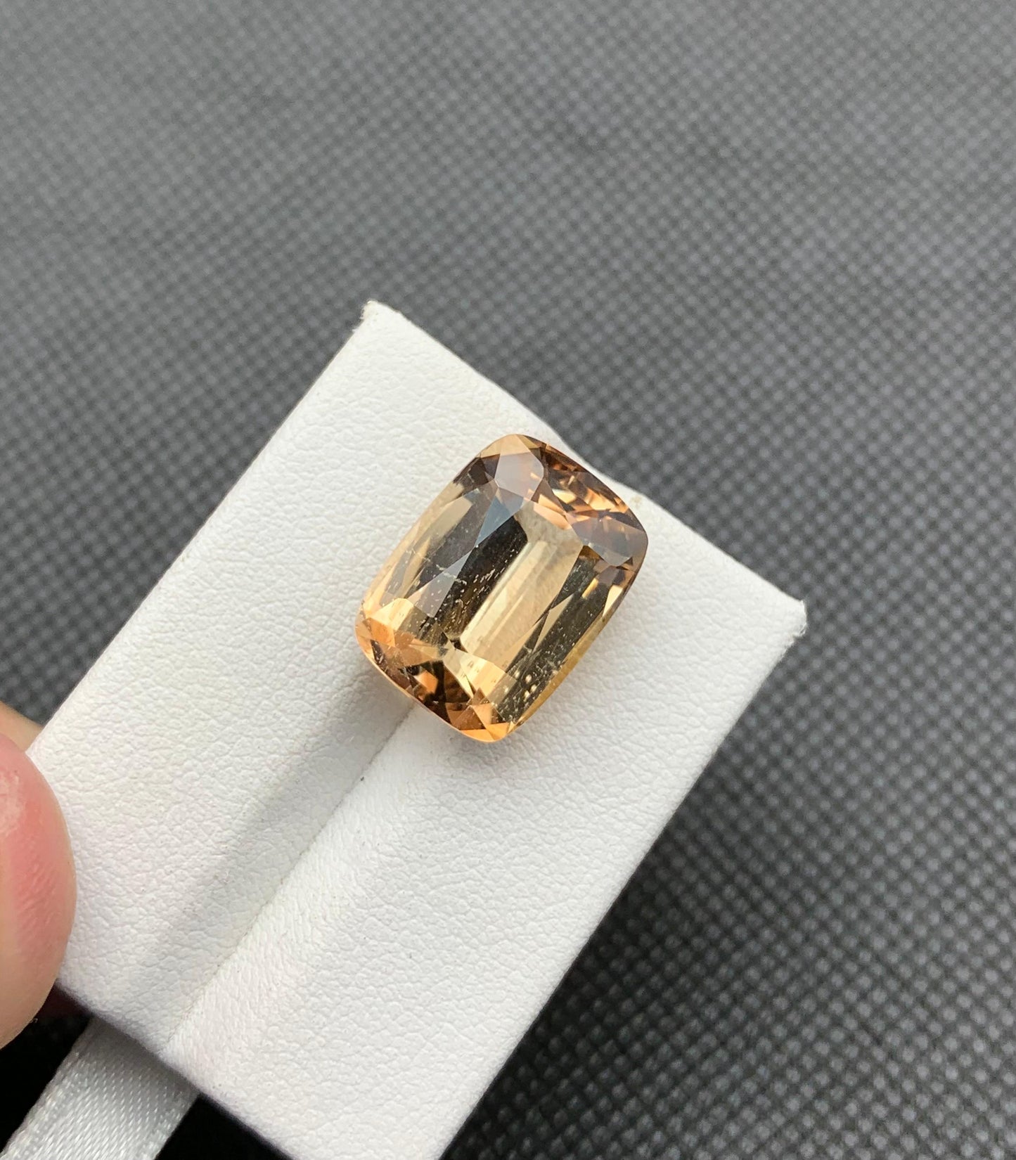 17.12 carats Topaz from Pakistan Loose Gemstone