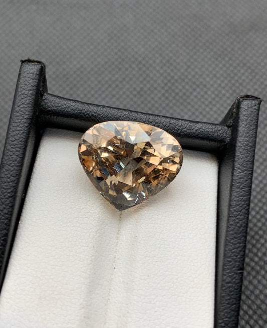 20.78 carats Topaz from Pakistan Loose Gemstone