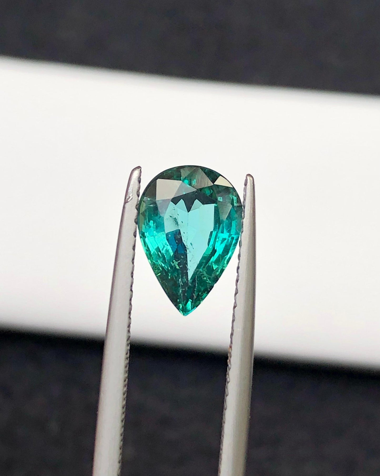 2.98 carats Emerald from Zambia Loose Gemstone