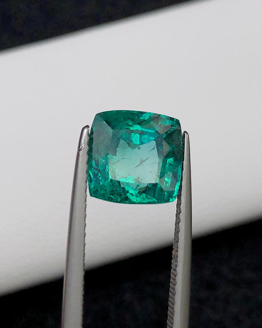 3.80 carats Emerald from Zambia Loose Gemstone