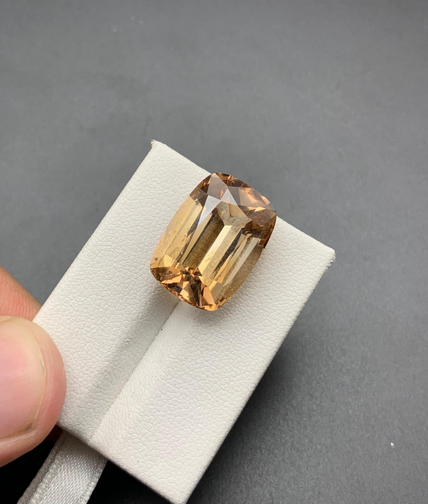 21.59 carats Topaz from Pakistan Loose Gemstone