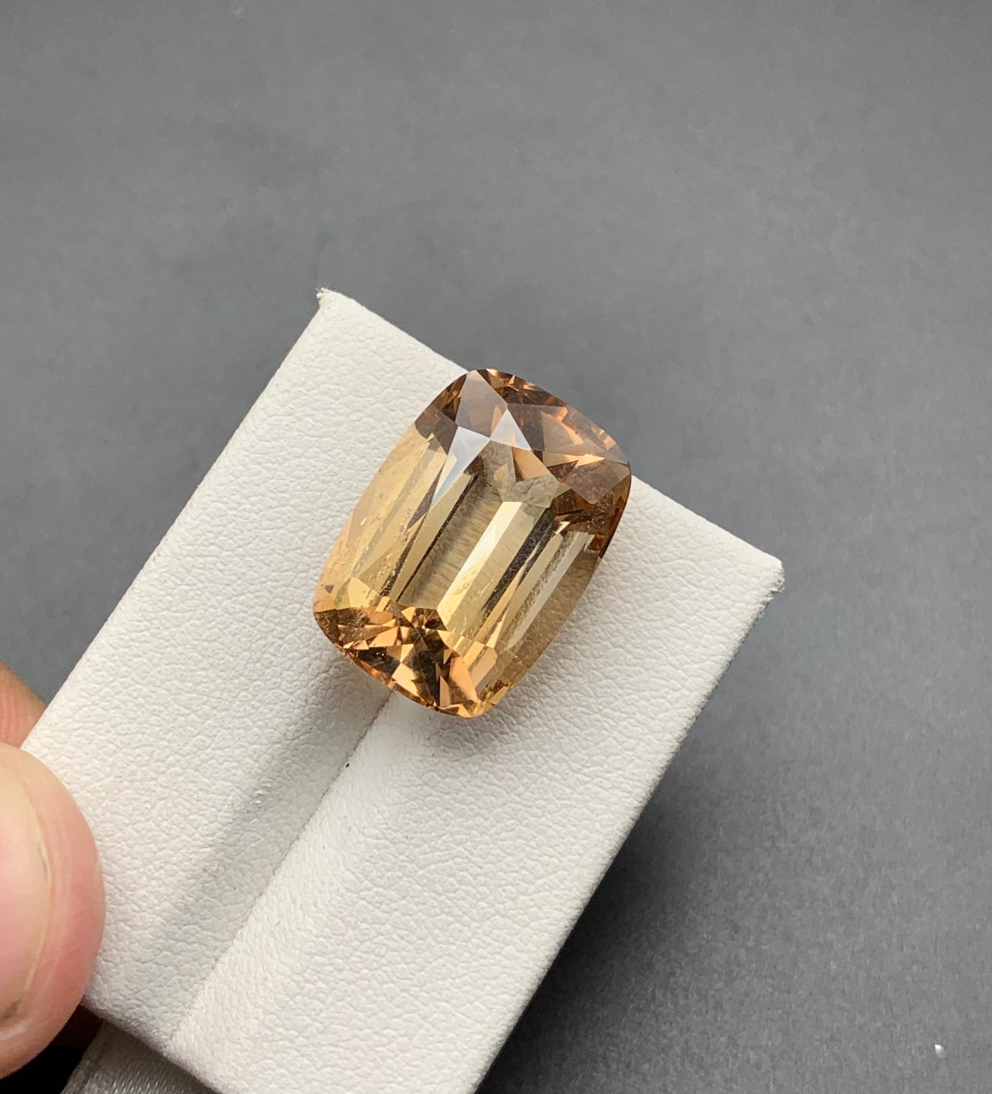 21.59 carats Topaz from Pakistan Loose Gemstone