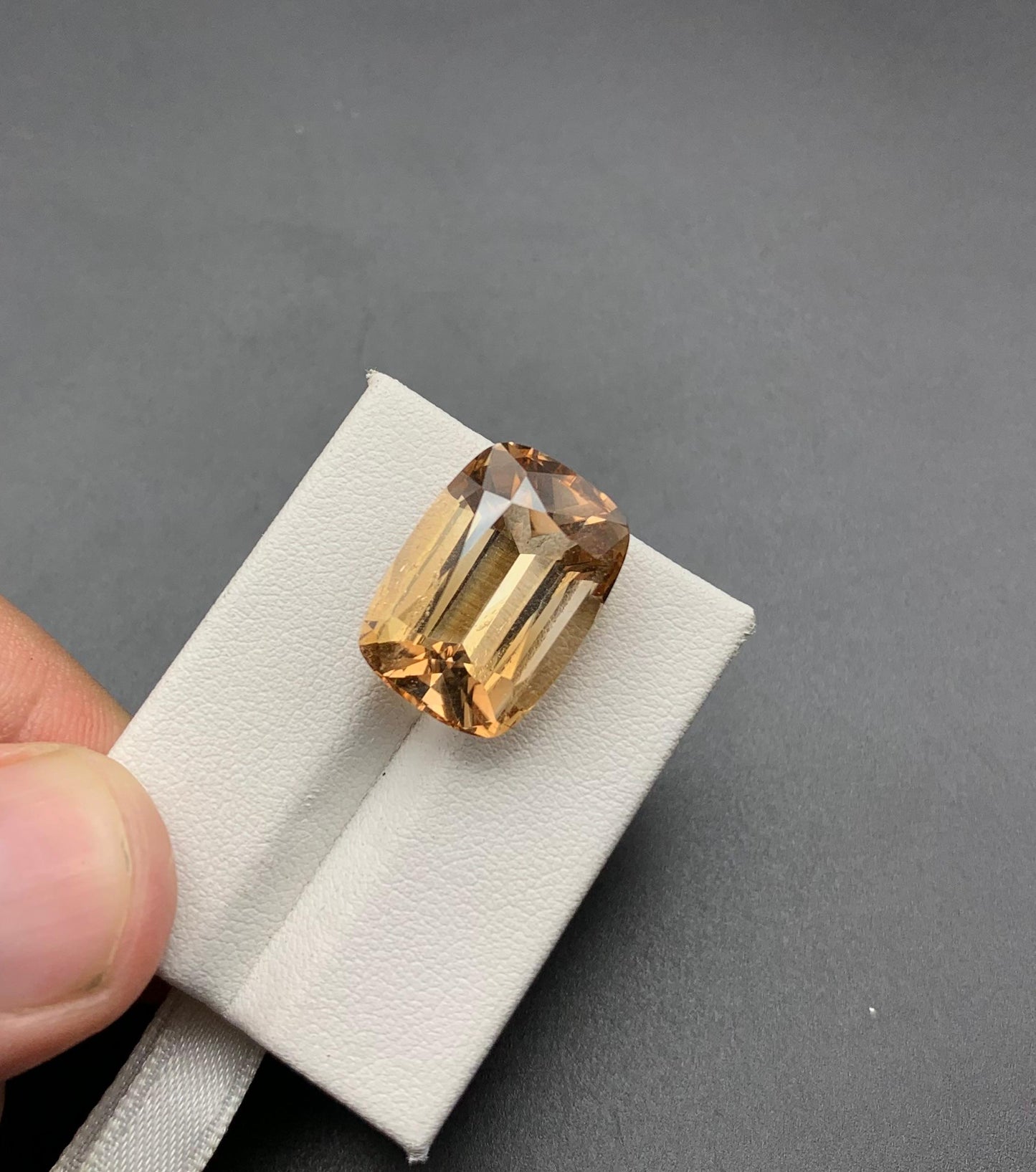 21.59 carats Topaz from Pakistan Loose Gemstone