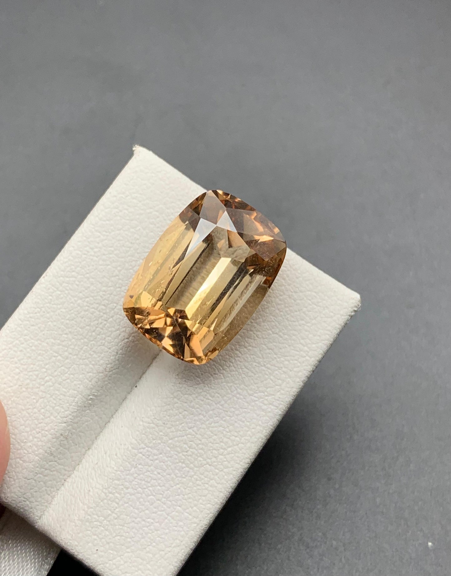 21.59 carats Topaz from Pakistan Loose Gemstone