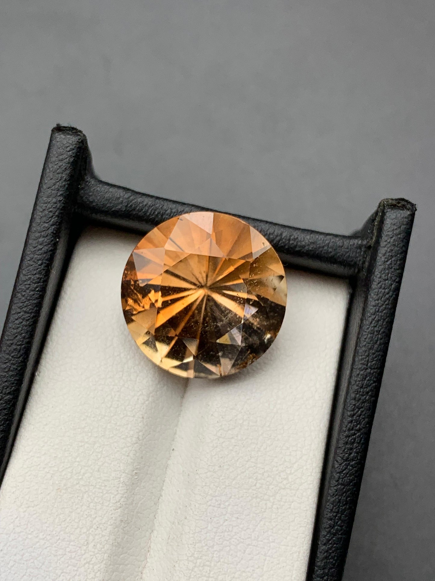 25.77 carats Topaz from Pakistan Loose Gemstone