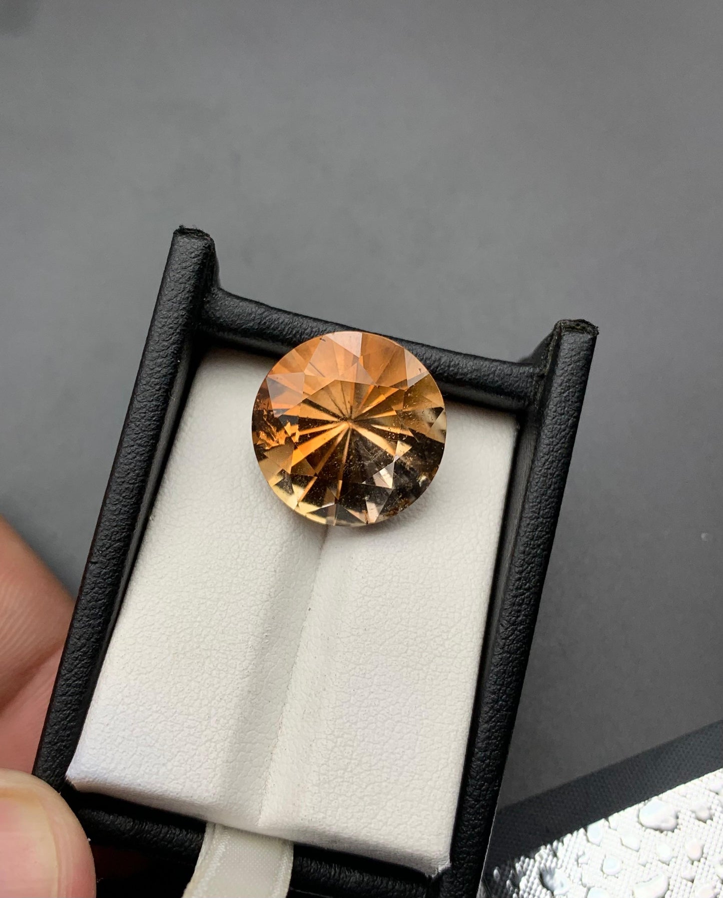 25.77 carats Topaz from Pakistan Loose Gemstone