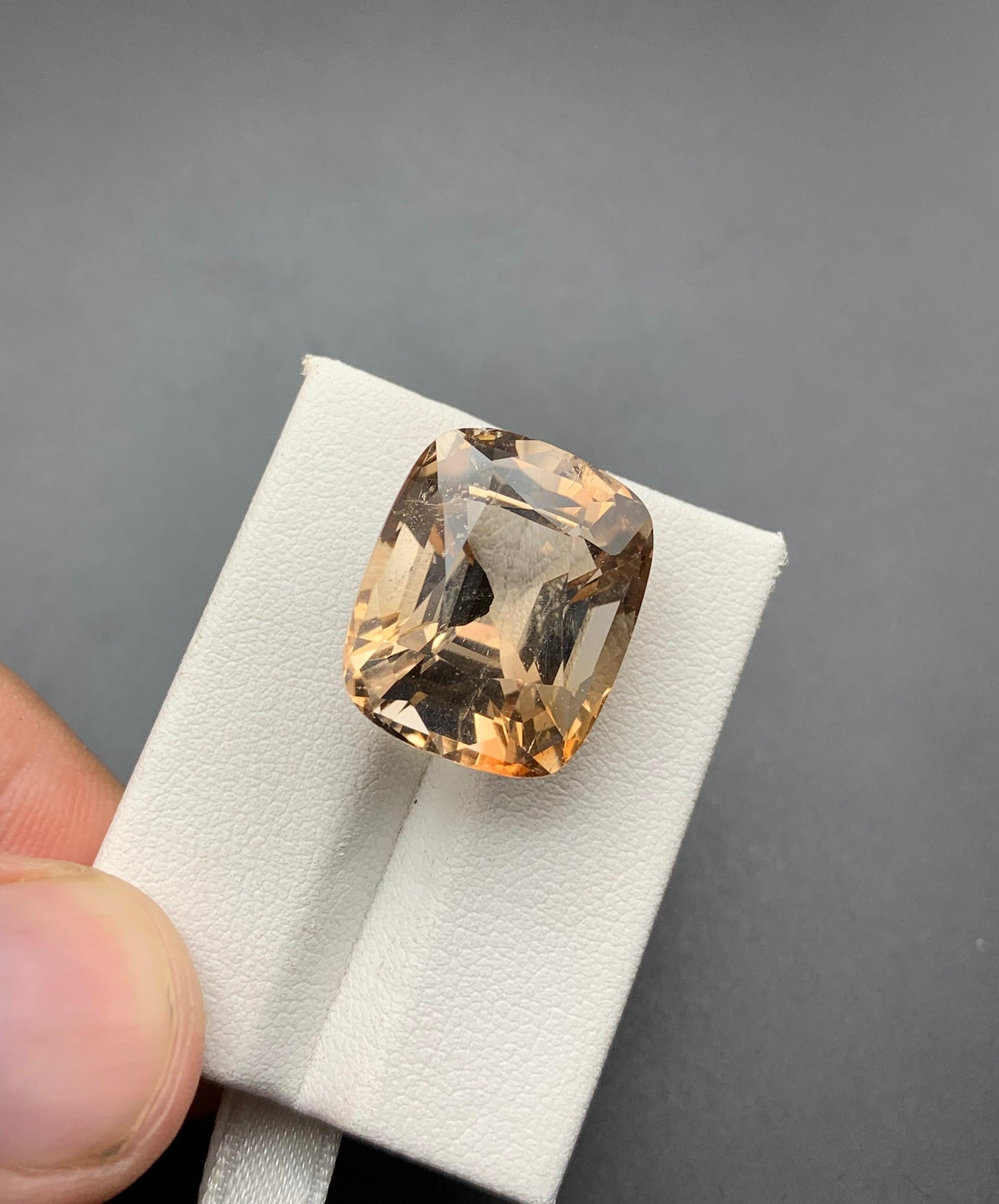 29.66 carats Topaz from Pakistan Loose Gemstone