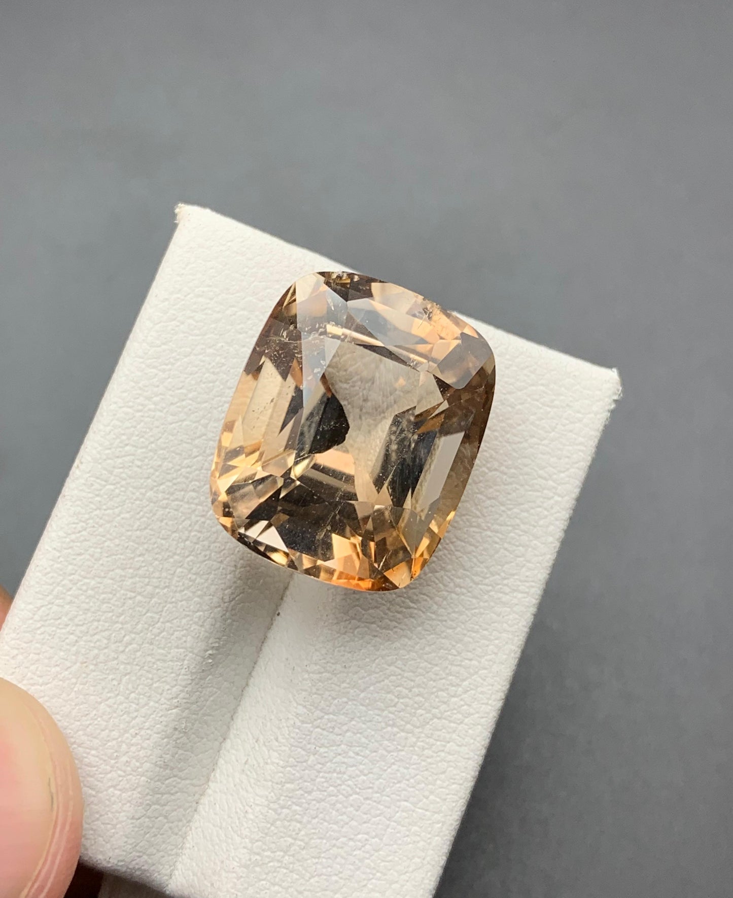 29.66 carats Topaz from Pakistan Loose Gemstone