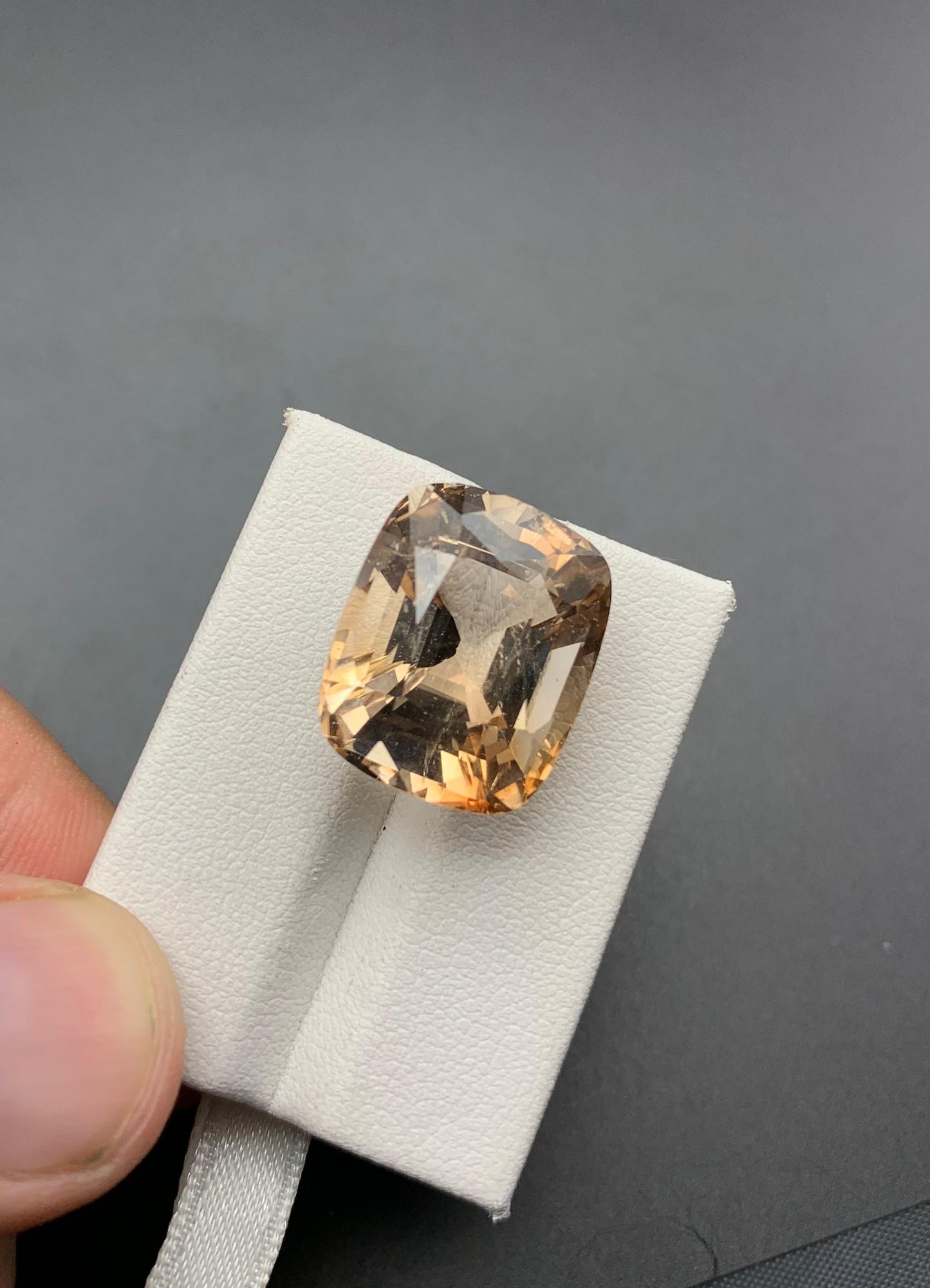 29.66 carats Topaz from Pakistan Loose Gemstone