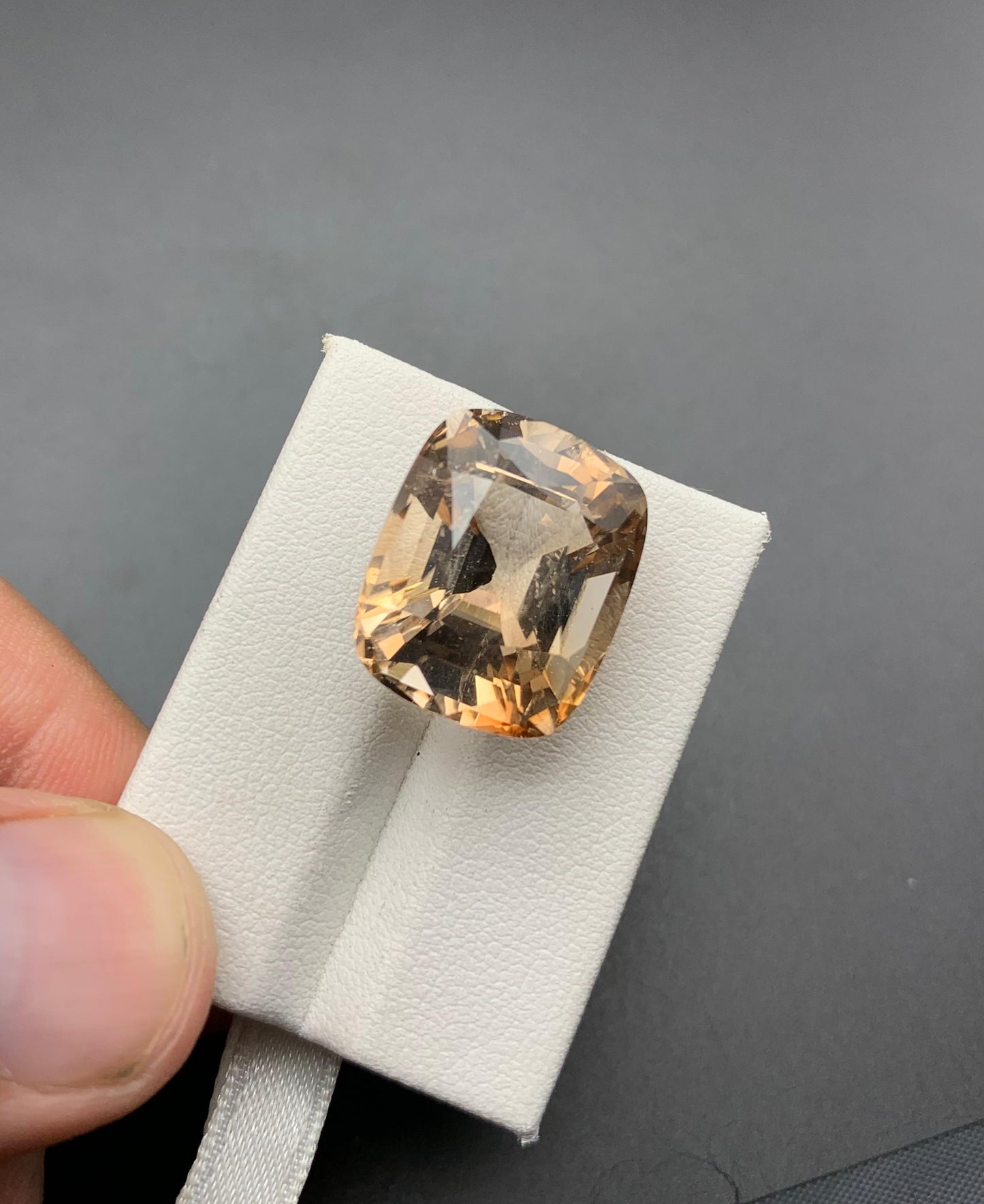 29.66 carats Topaz from Pakistan Loose Gemstone