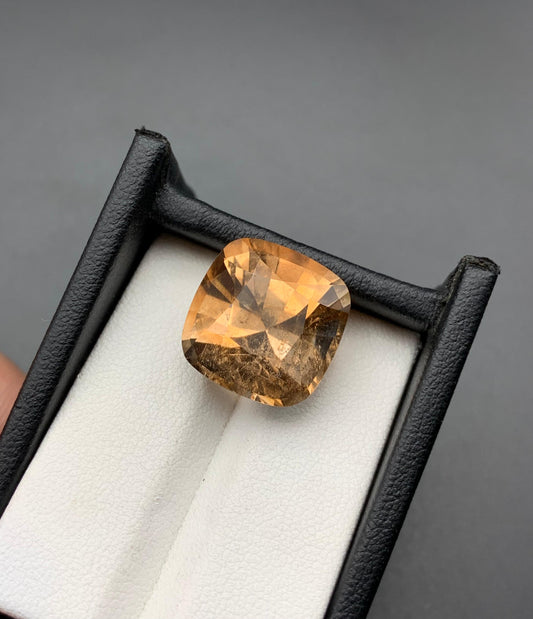 21.89 carats Topaz From Pakistan Loose Gemstone