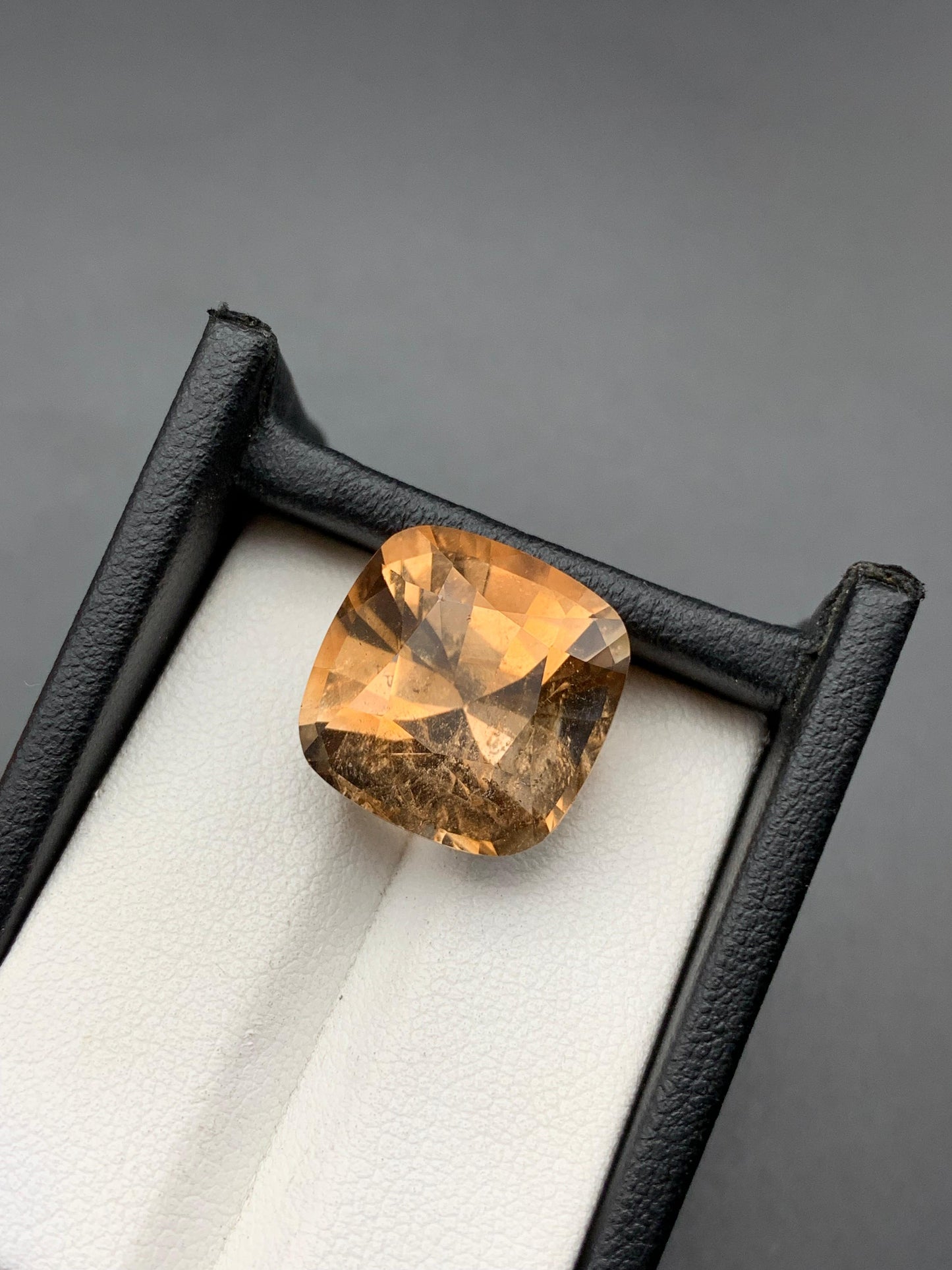 21.89 carats Topaz From Pakistan Loose Gemstone