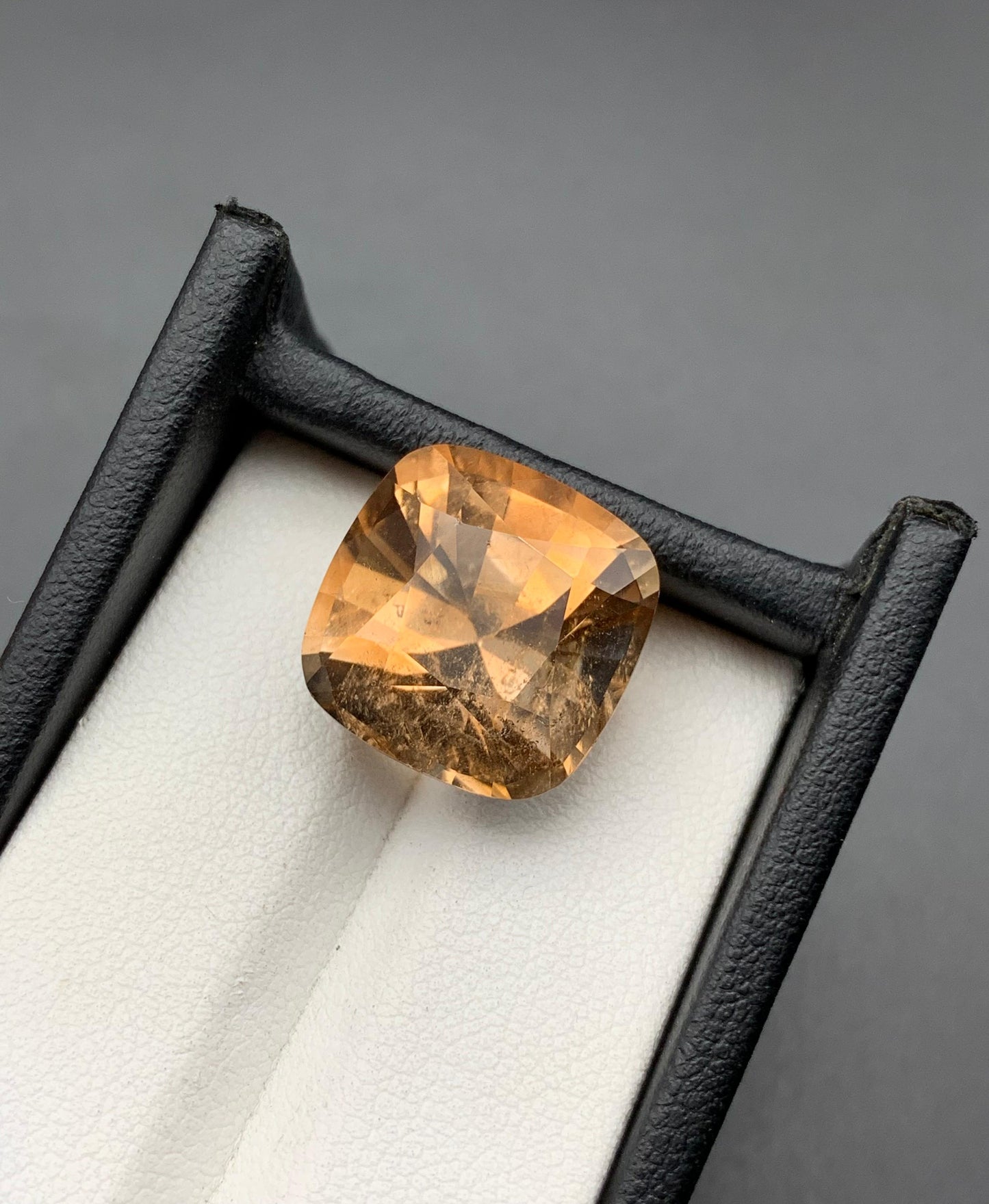 21.89 carats Topaz From Pakistan Loose Gemstone