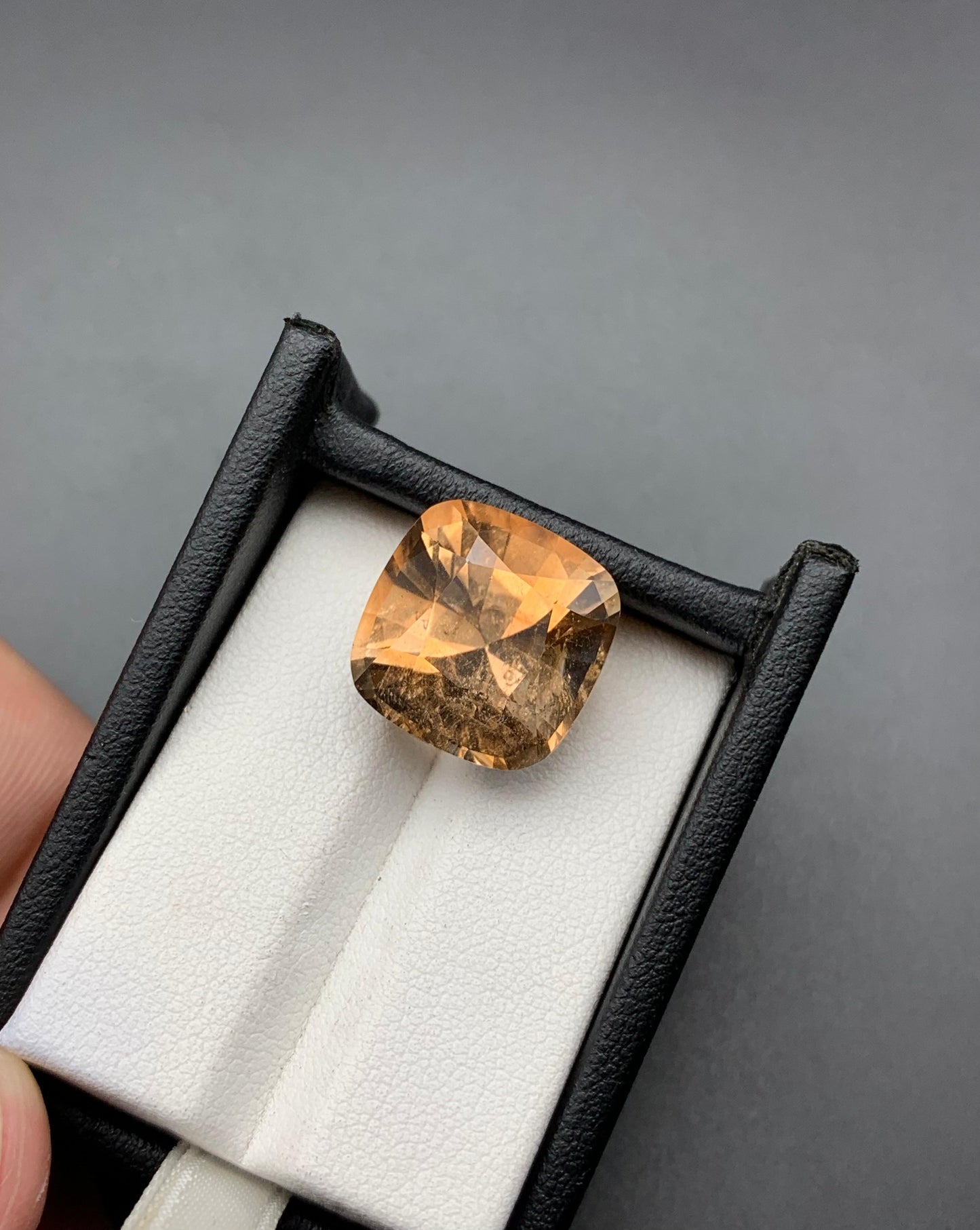 21.89 carats Topaz From Pakistan Loose Gemstone