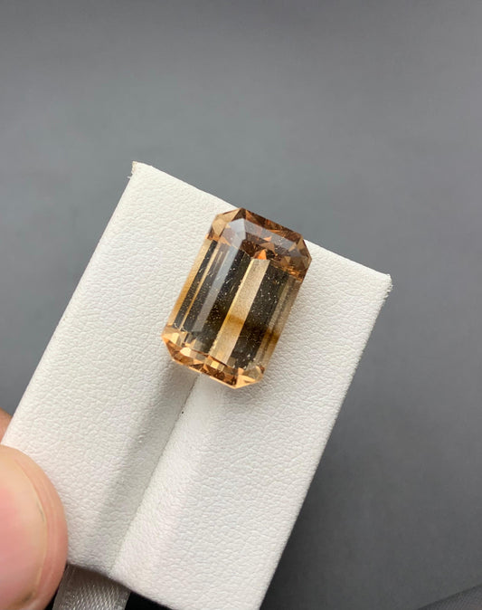 21.10 carats Topaz from Pakistan Loose Gemstone