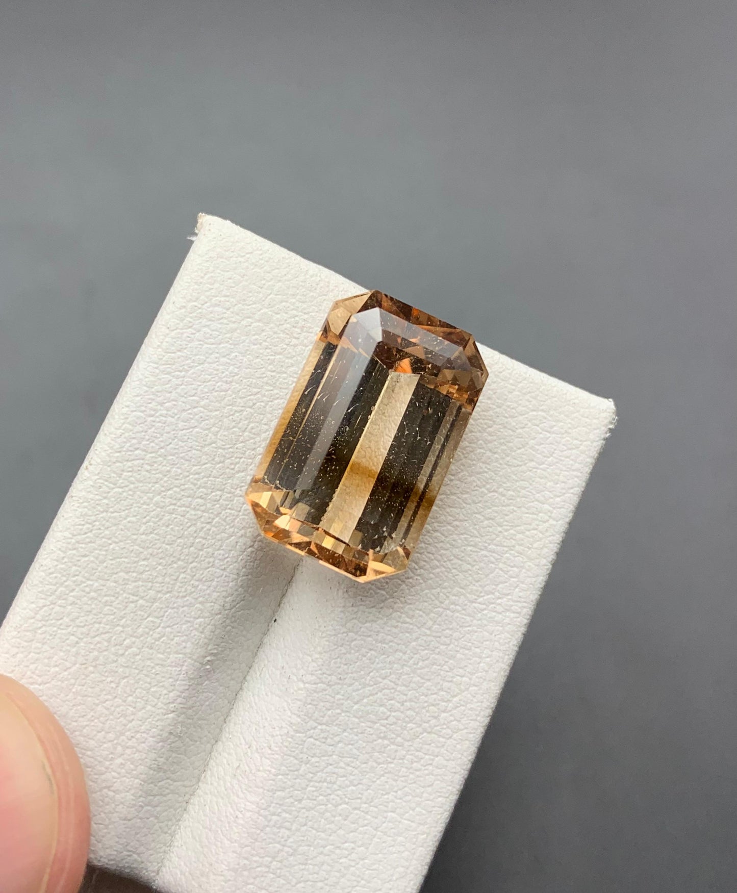 21.10 carats Topaz from Pakistan Loose Gemstone