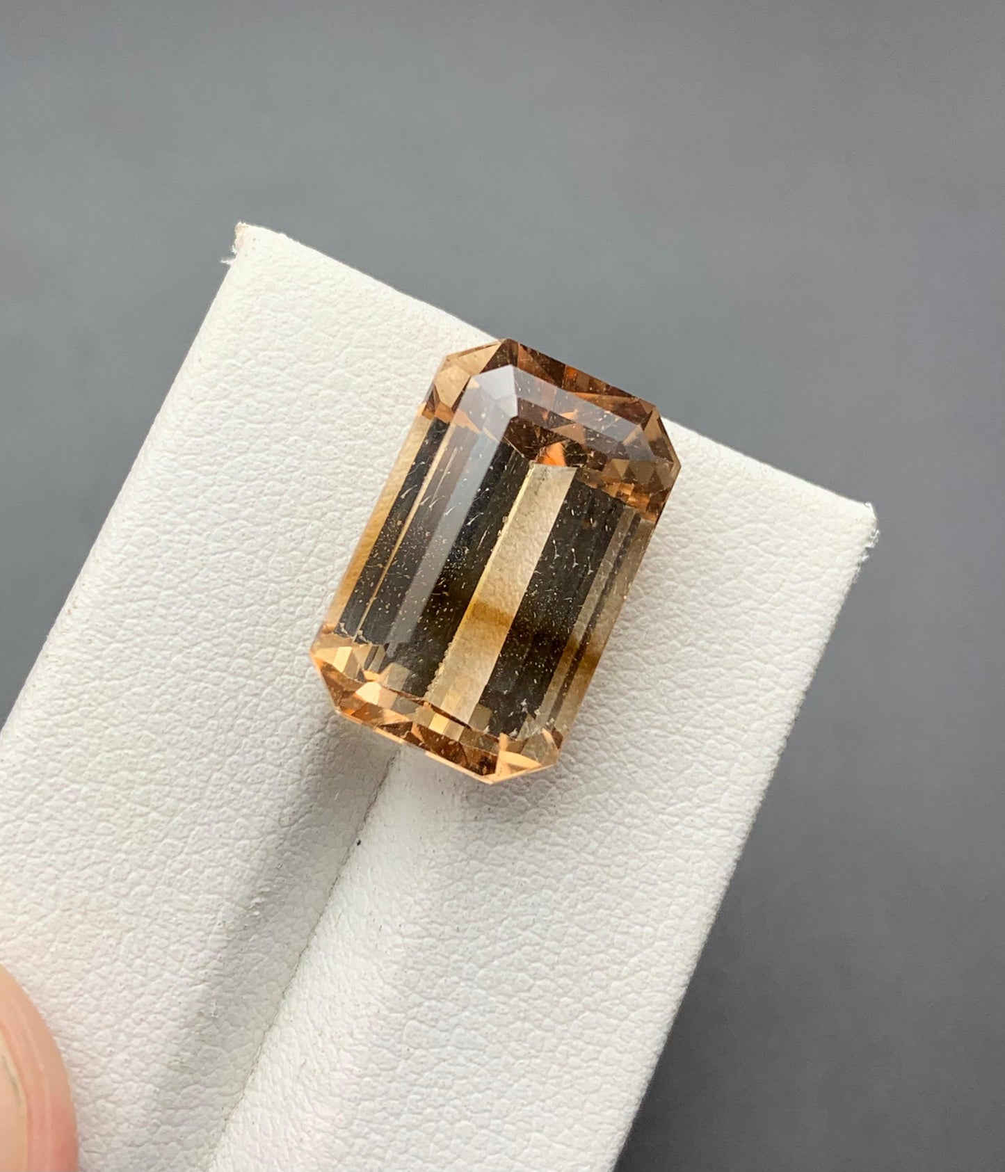 21.10 carats Topaz from Pakistan Loose Gemstone