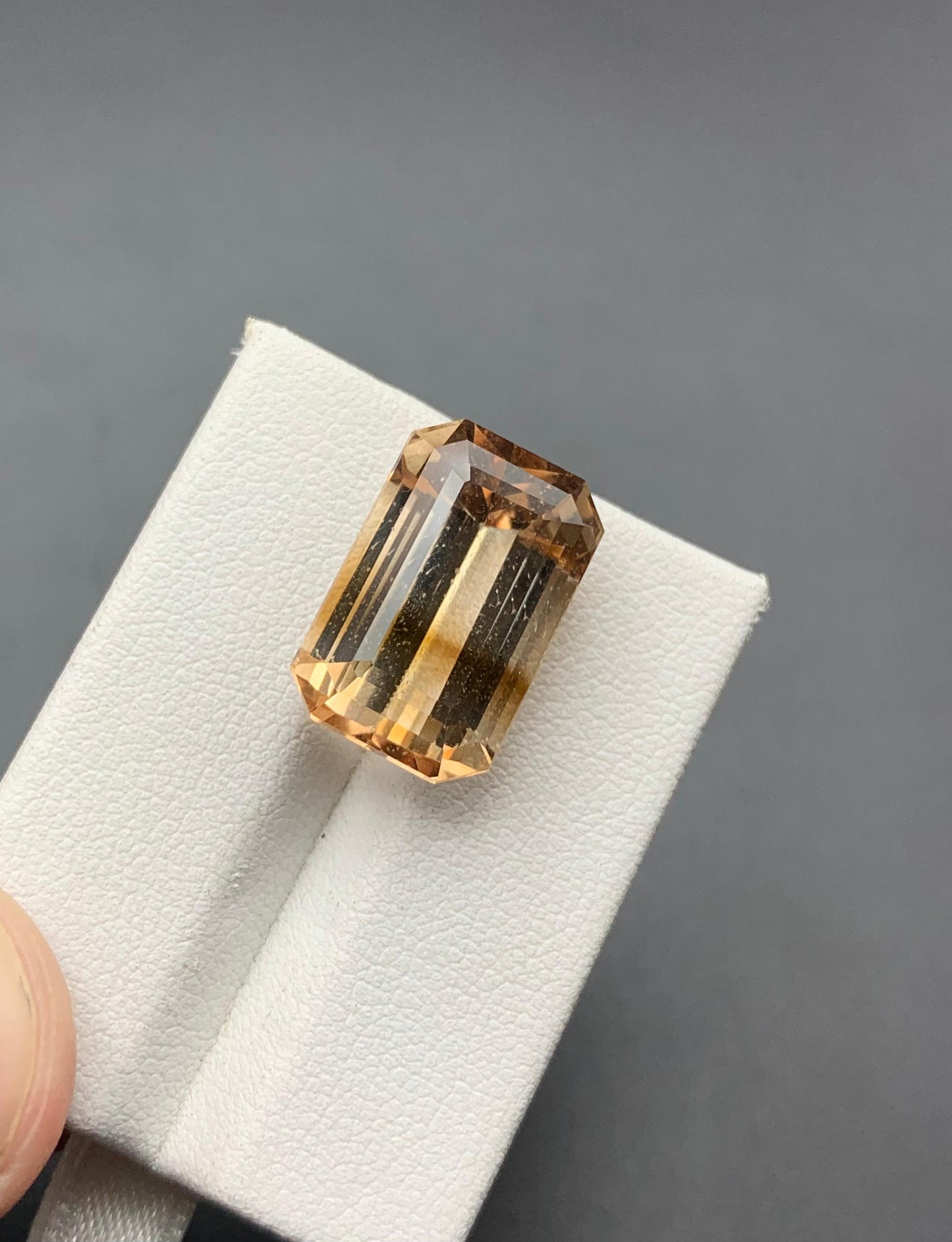 21.10 carats Topaz from Pakistan Loose Gemstone