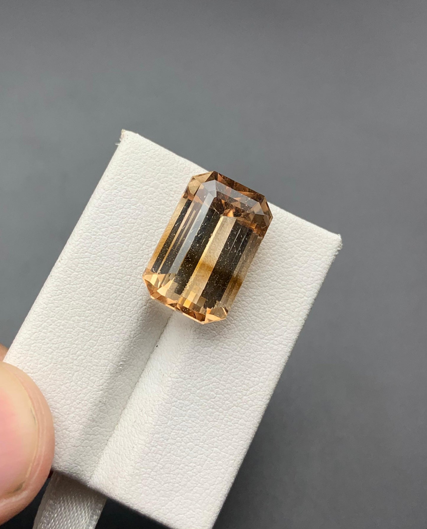 21.10 carats Topaz from Pakistan Loose Gemstone