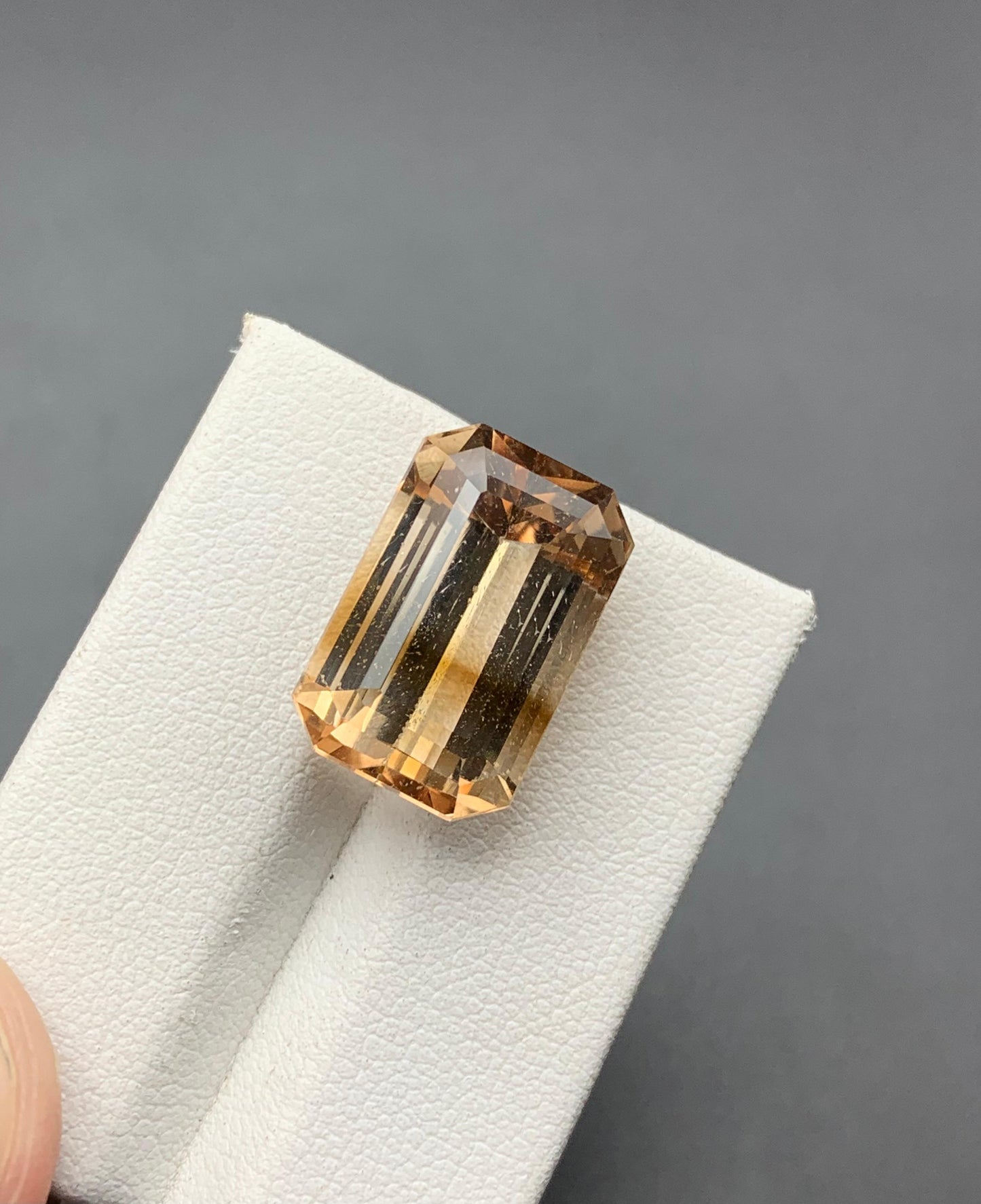 21.10 carats Topaz from Pakistan Loose Gemstone