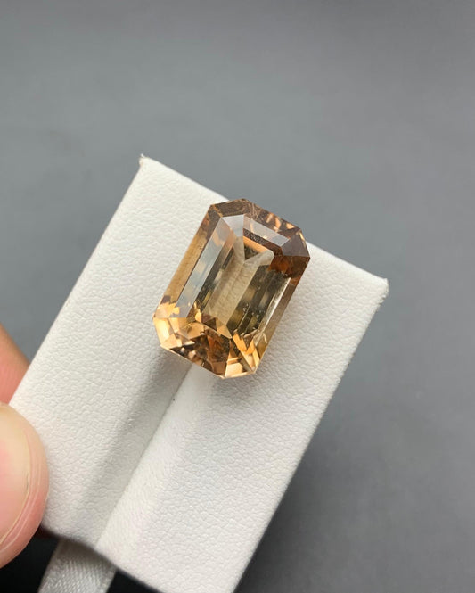 26.57 carats Topaz from Pakistan Loose Gemstone