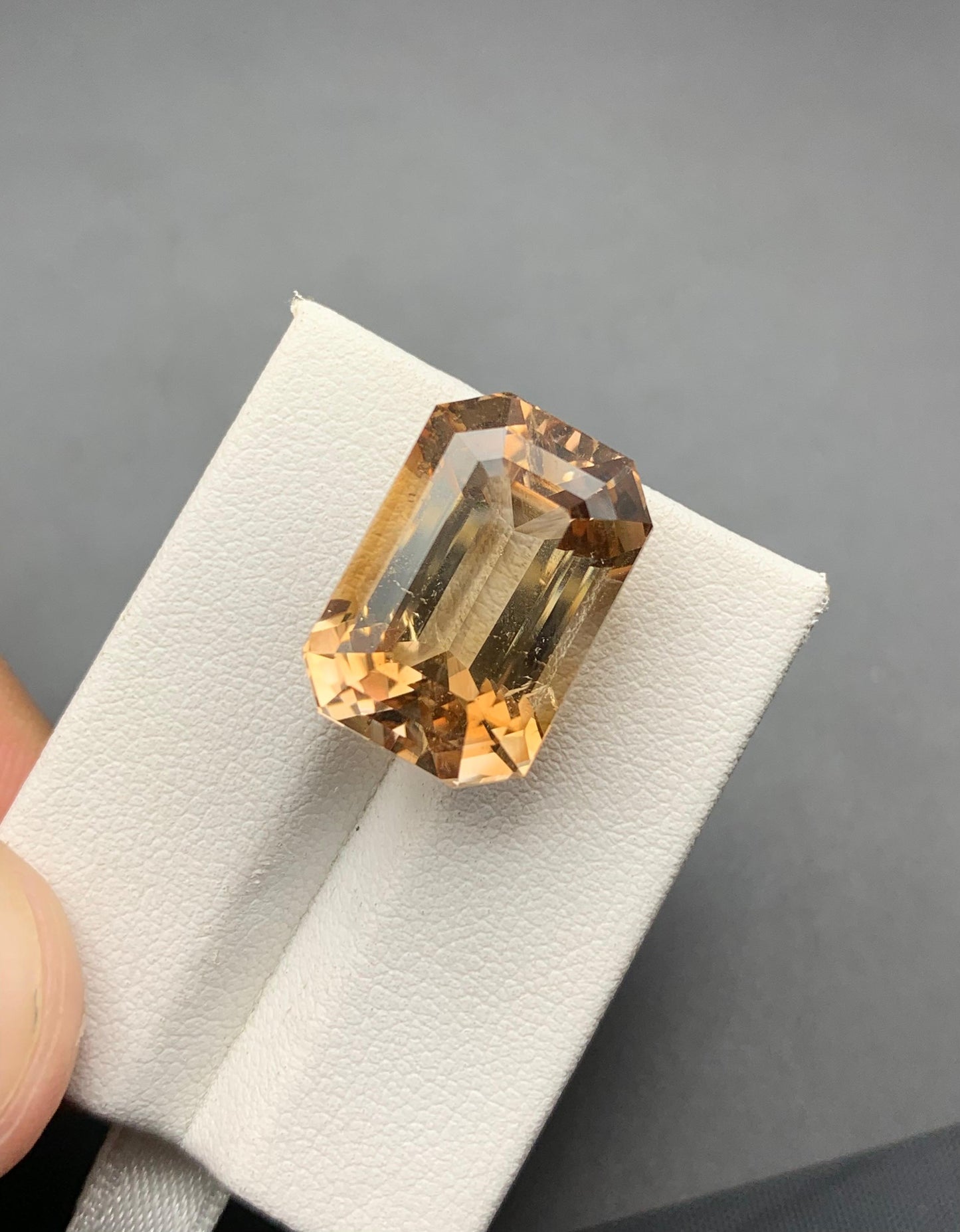 26.57 carats Topaz from Pakistan Loose Gemstone