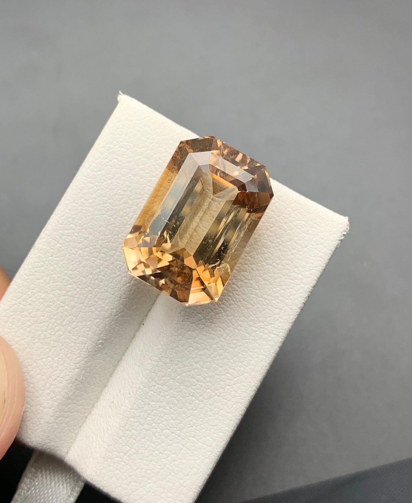 26.57 carats Topaz from Pakistan Loose Gemstone