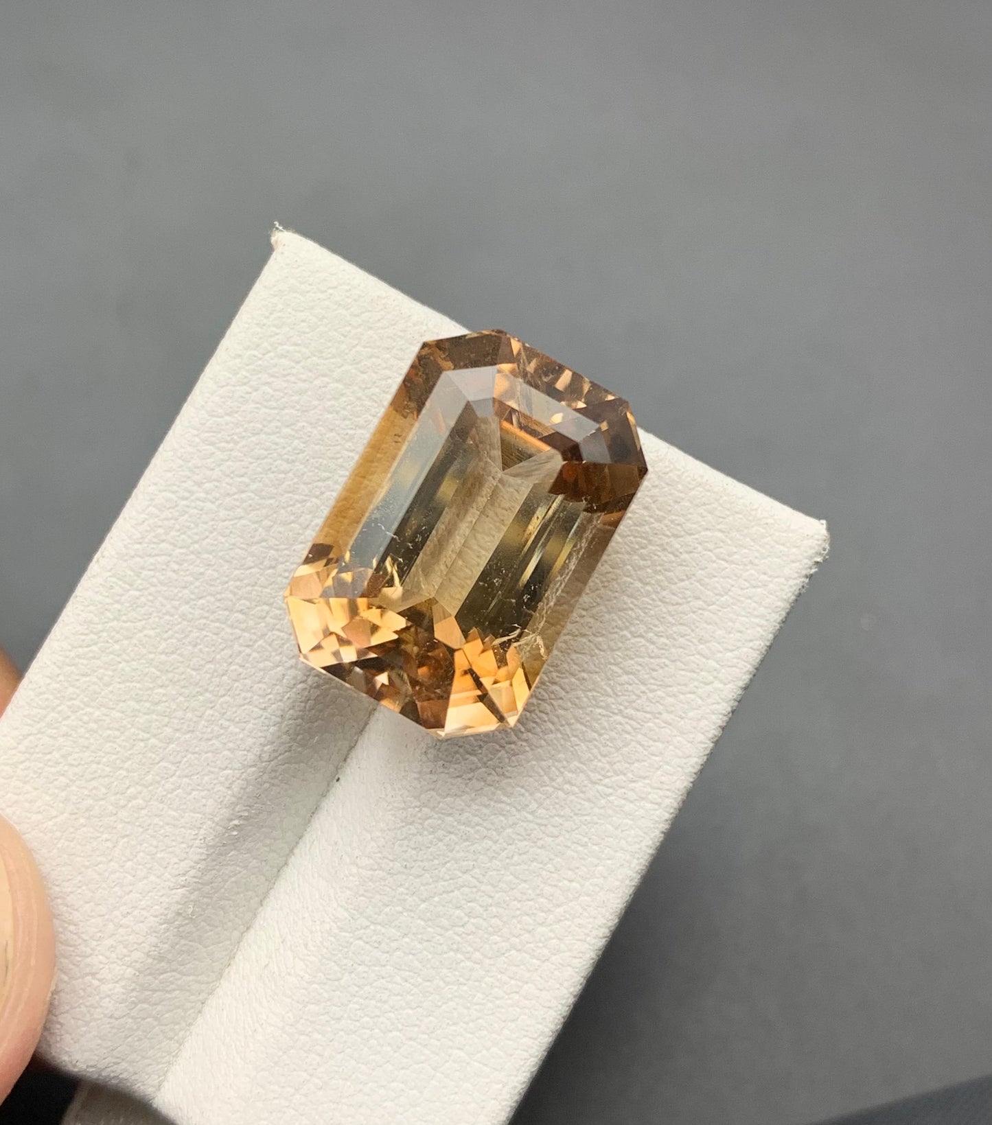 26.57 carats Topaz from Pakistan Loose Gemstone