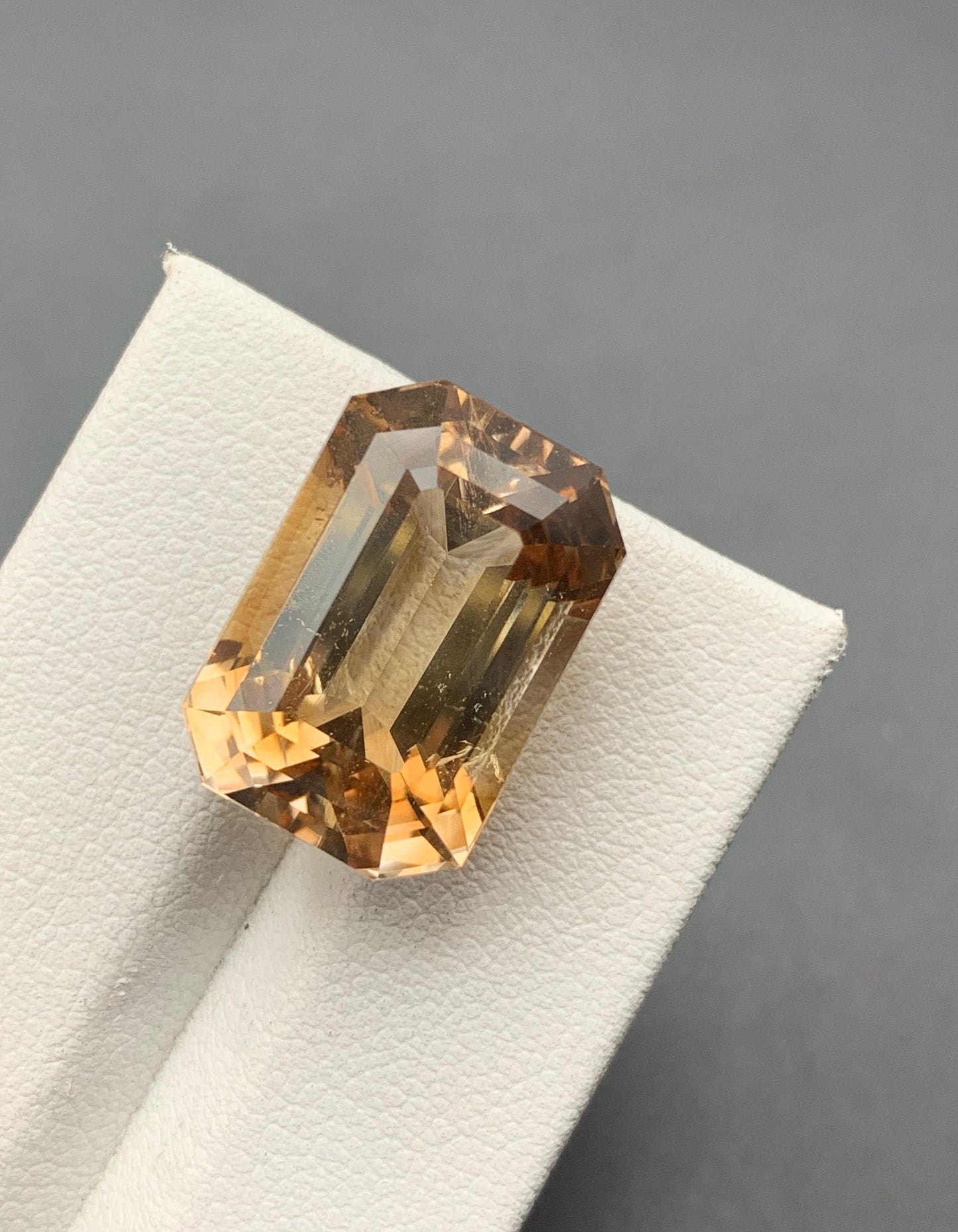 26.57 carats Topaz from Pakistan Loose Gemstone